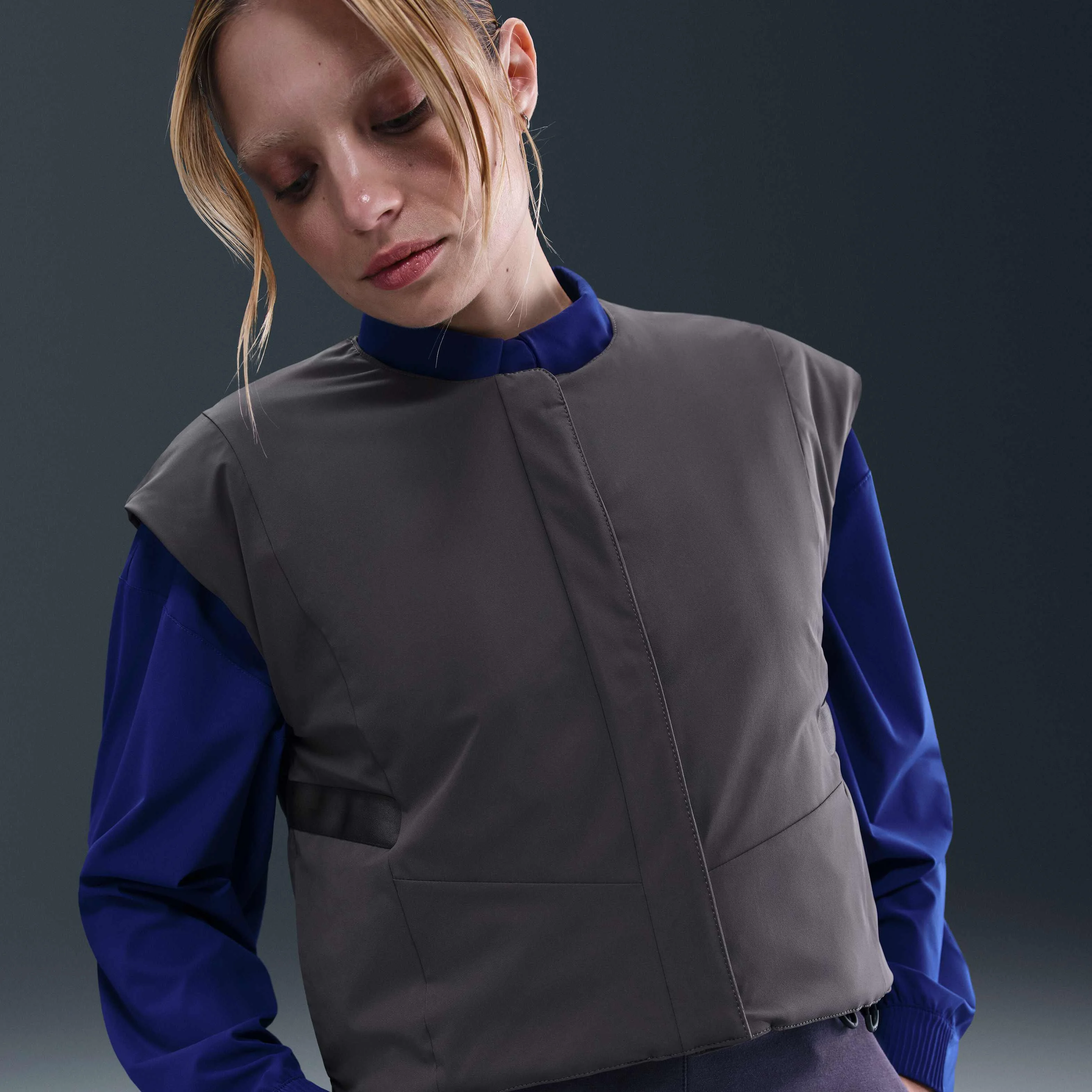 جلیقه زنانه نایکی 24.7 PerfectStretch Therma-FIT با الیاف مصنوعی - خاکستری تندری/سایه تیره