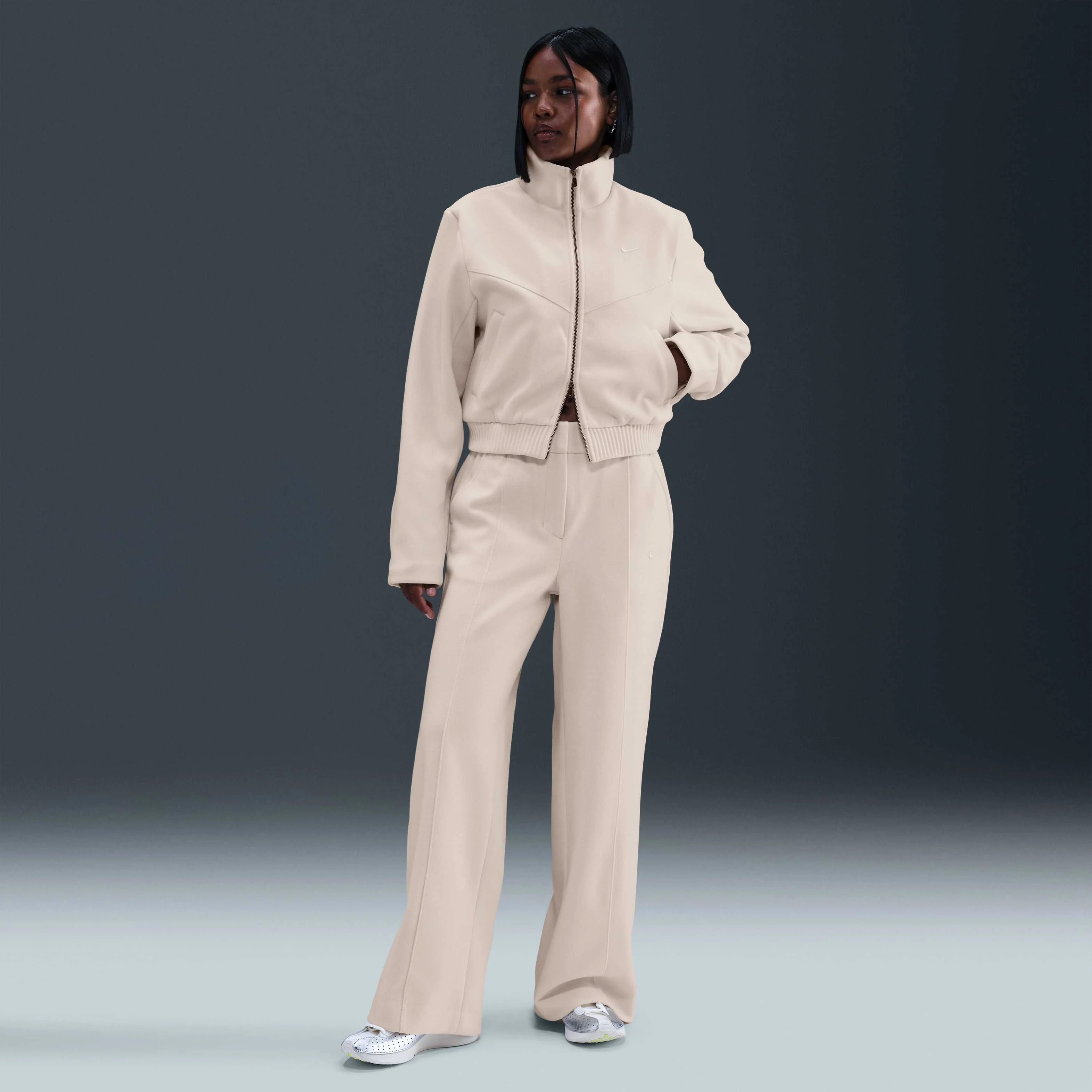 ژاکت زنانه ورزشی نایکی مدل Windrunner - عاجی کم رنگ/کرم