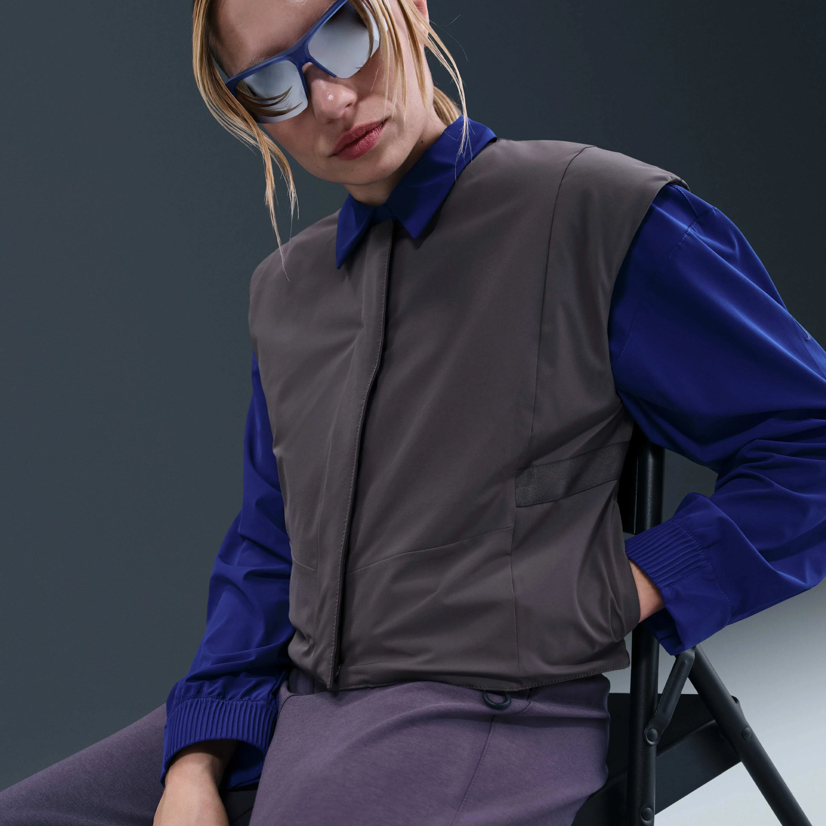 جلیقه زنانه نایکی 24.7 PerfectStretch Therma-FIT با الیاف مصنوعی - خاکستری تندری/سایه تیره