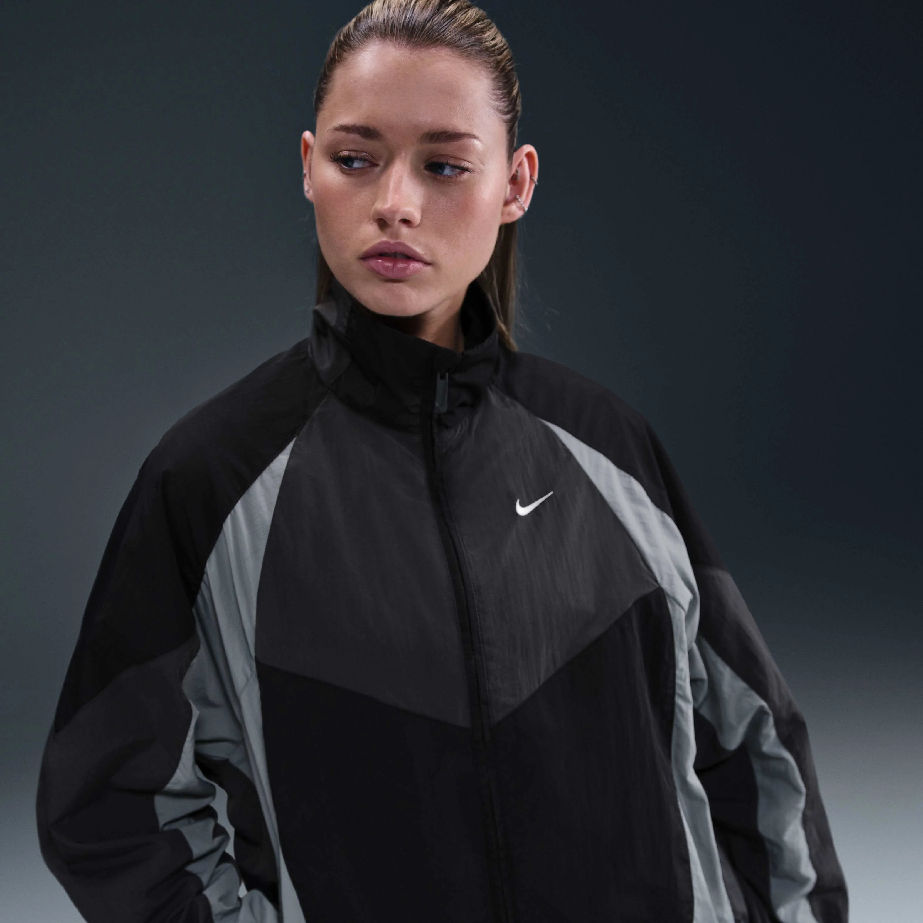 ژاکت ورزشی زنانه بزرگ سایز نایکی