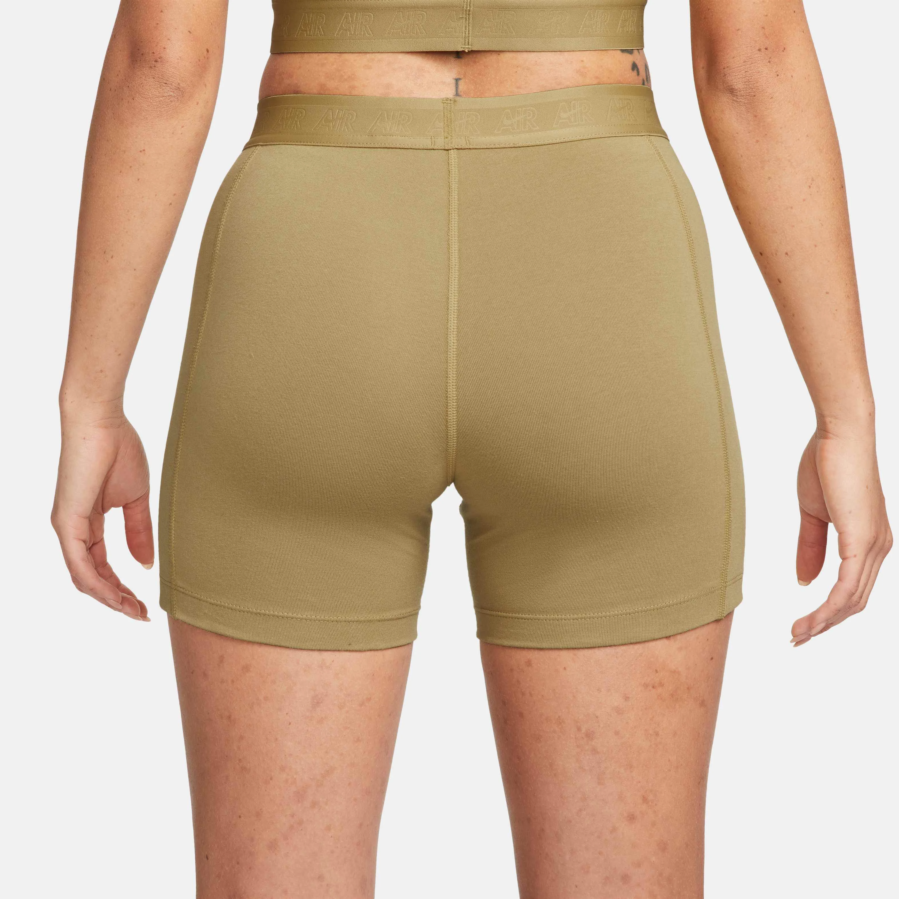 شورت زنانه نایک ایر با بافت دنده ای شورت زنانه نایک ایر با بافت دنده ای