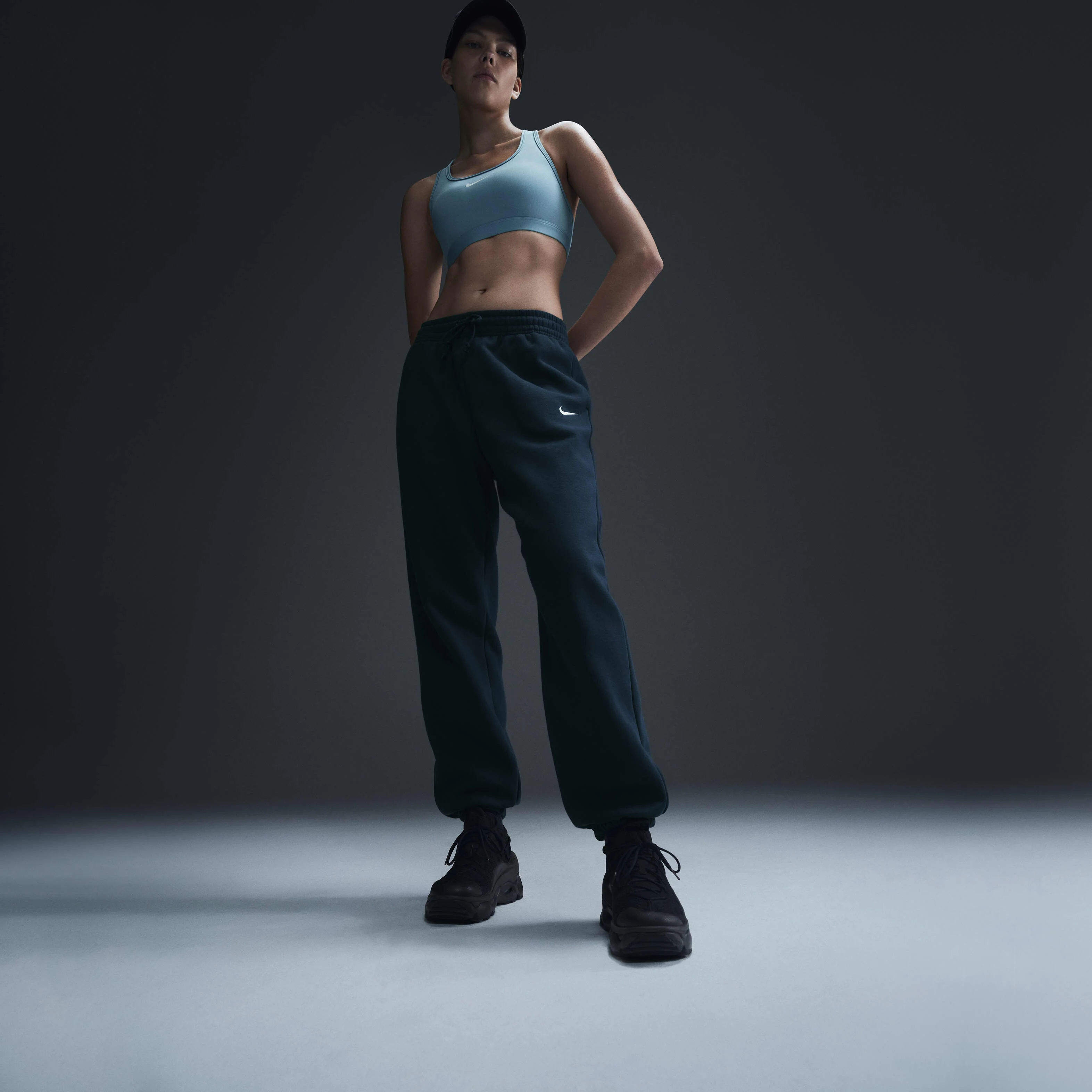 شلوار ورزشی زنانه Nike Sportswear Phoenix Fleece با کمر بلند و سایز بزرگ شلوار ورزشی زنانه Nike Sportswear Phoenix Fleece با کمر بلند و سایز بزرگ