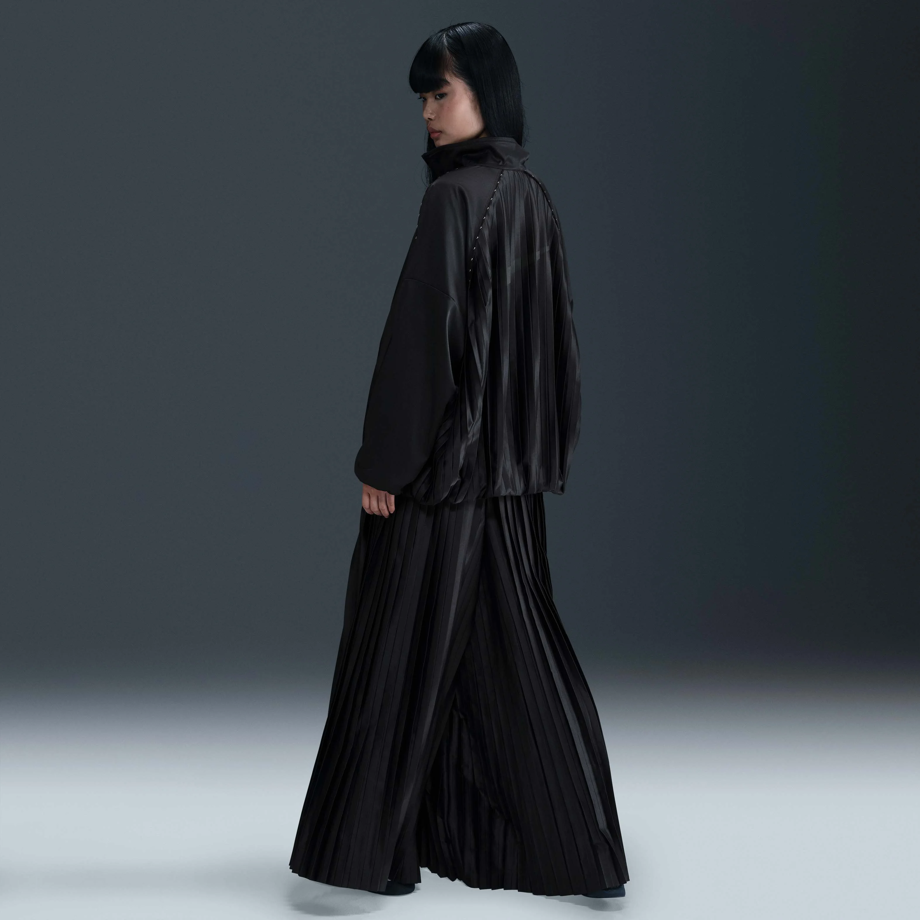 شلوار ورزشی زنانه پلیسه دار با فاق متوسط نایکی Sportswear Collection