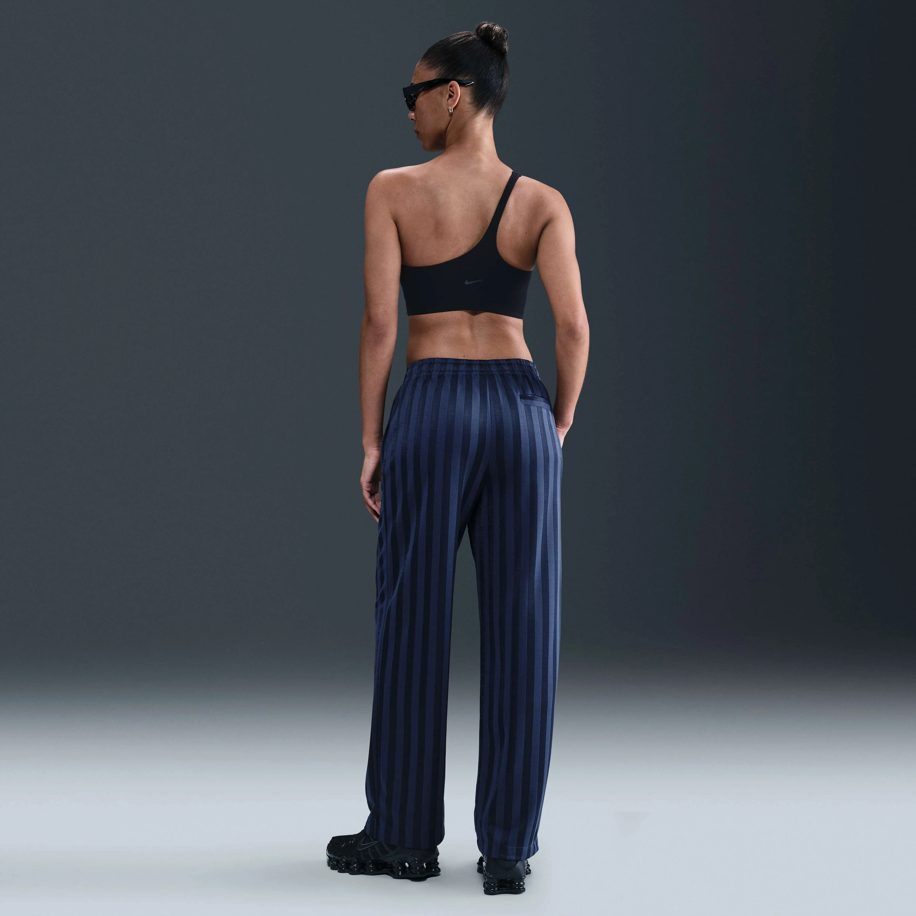 شلوار ورزشی زنانه نایک اسپرتس ویر با فاق متوسط و طرح راه راه ژاکارد