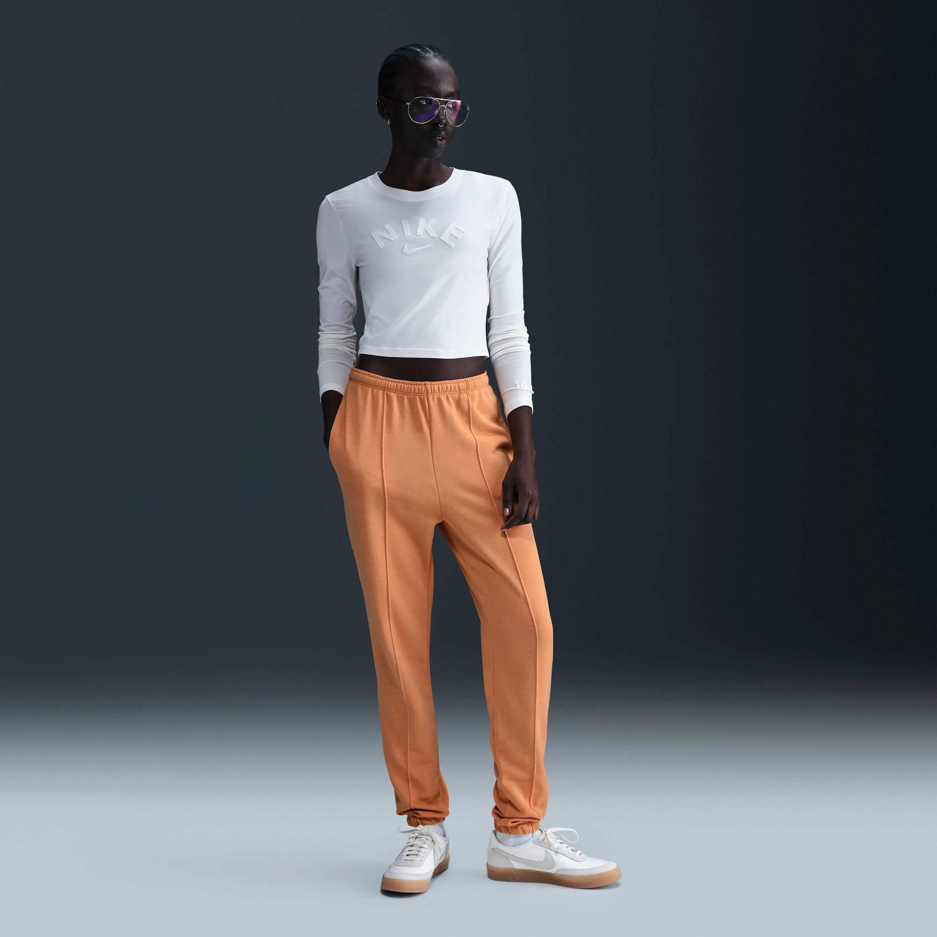 شلوار ورزشی زنانه نایک اسپرتس ویر Chill Terry با فاق بلند و برش باریک شلوار ورزشی زنانه نایک اسپرتس ویر Chill Terry با فاق بلند و برش باریک