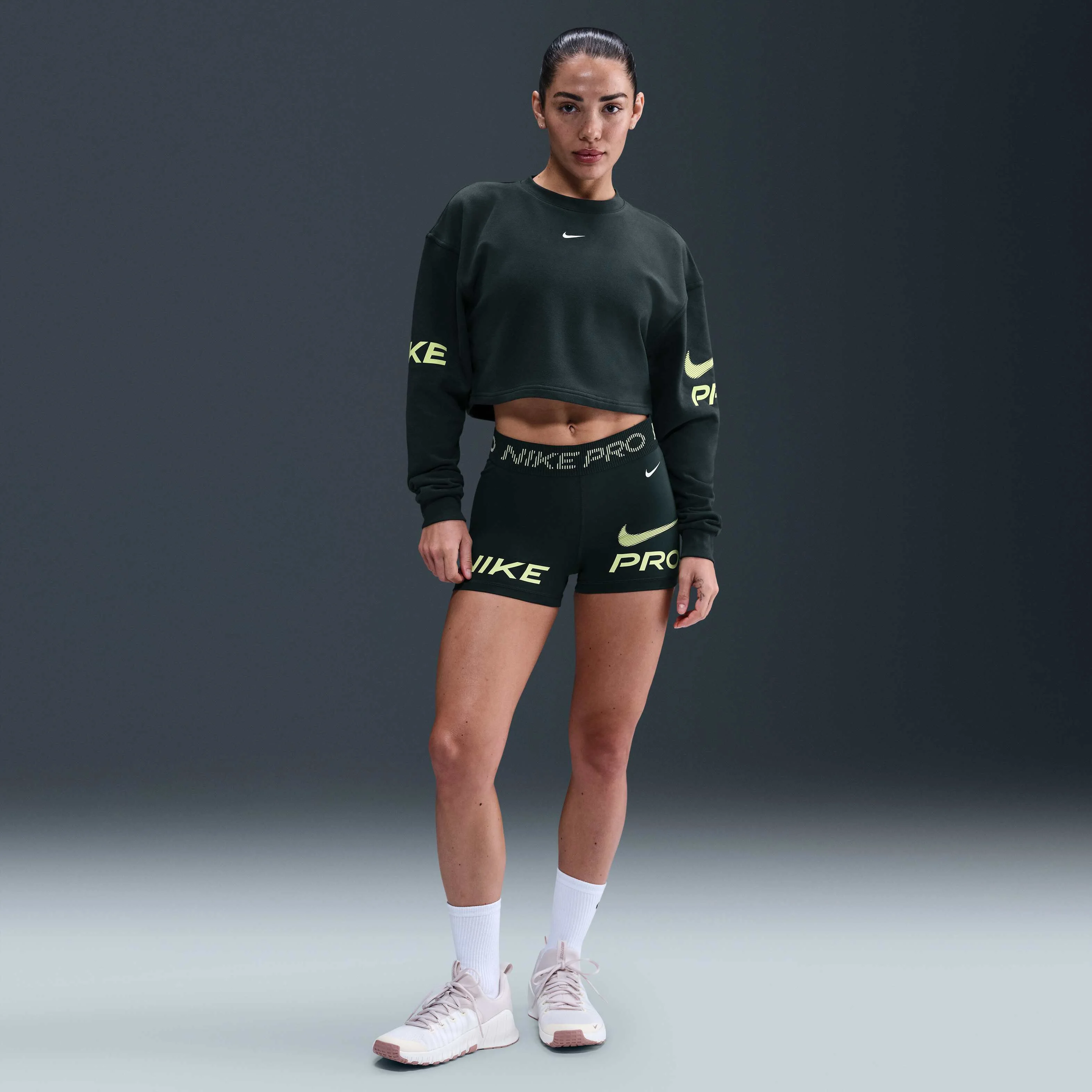 سویشرت زنانه نایکی پرو Dri-FIT با یقه گرد و پارچه تری فرانسوی