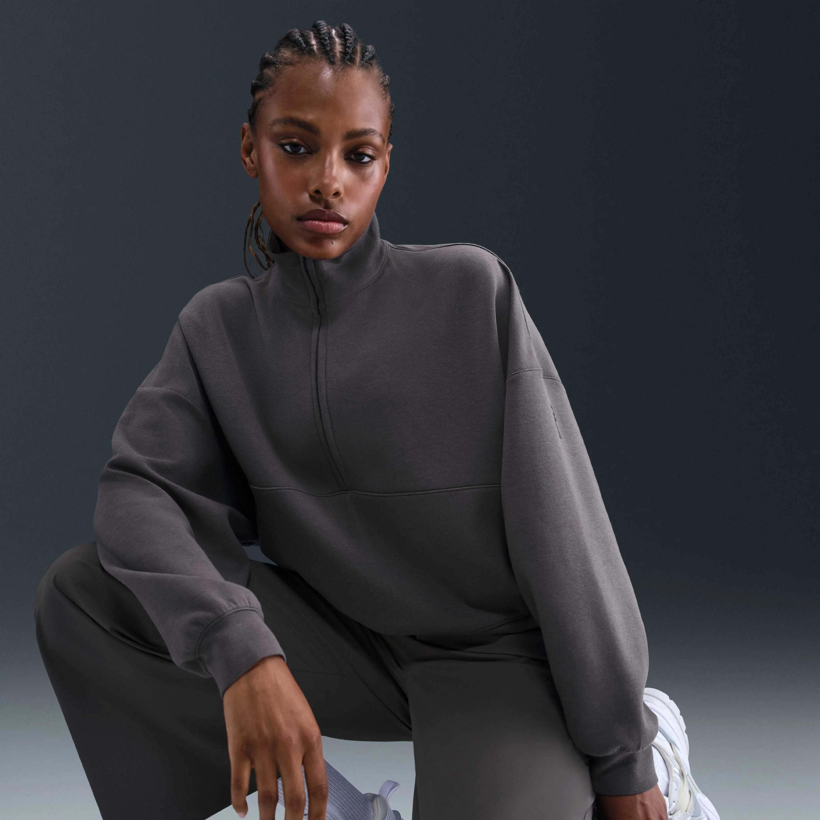 نیم تنه آستین بلند زیپ دار زنانه نایکی Dri-FIT مدل 24.7 ImpossiblySoft - خاکستری تندری/سایه تیره