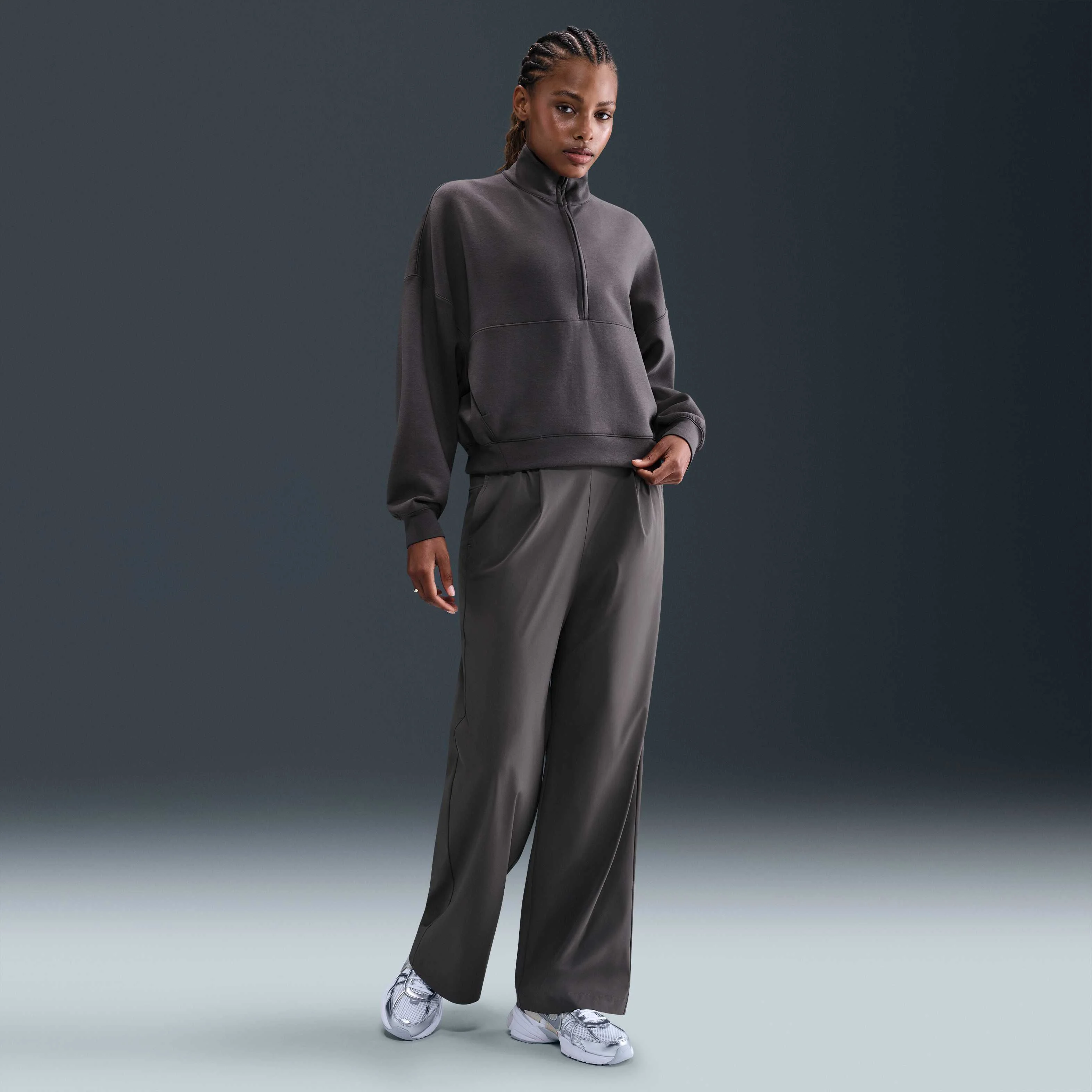 نیم تنه آستین بلند زیپ دار زنانه نایکی Dri-FIT مدل 24.7 ImpossiblySoft - خاکستری تندری/سایه تیره