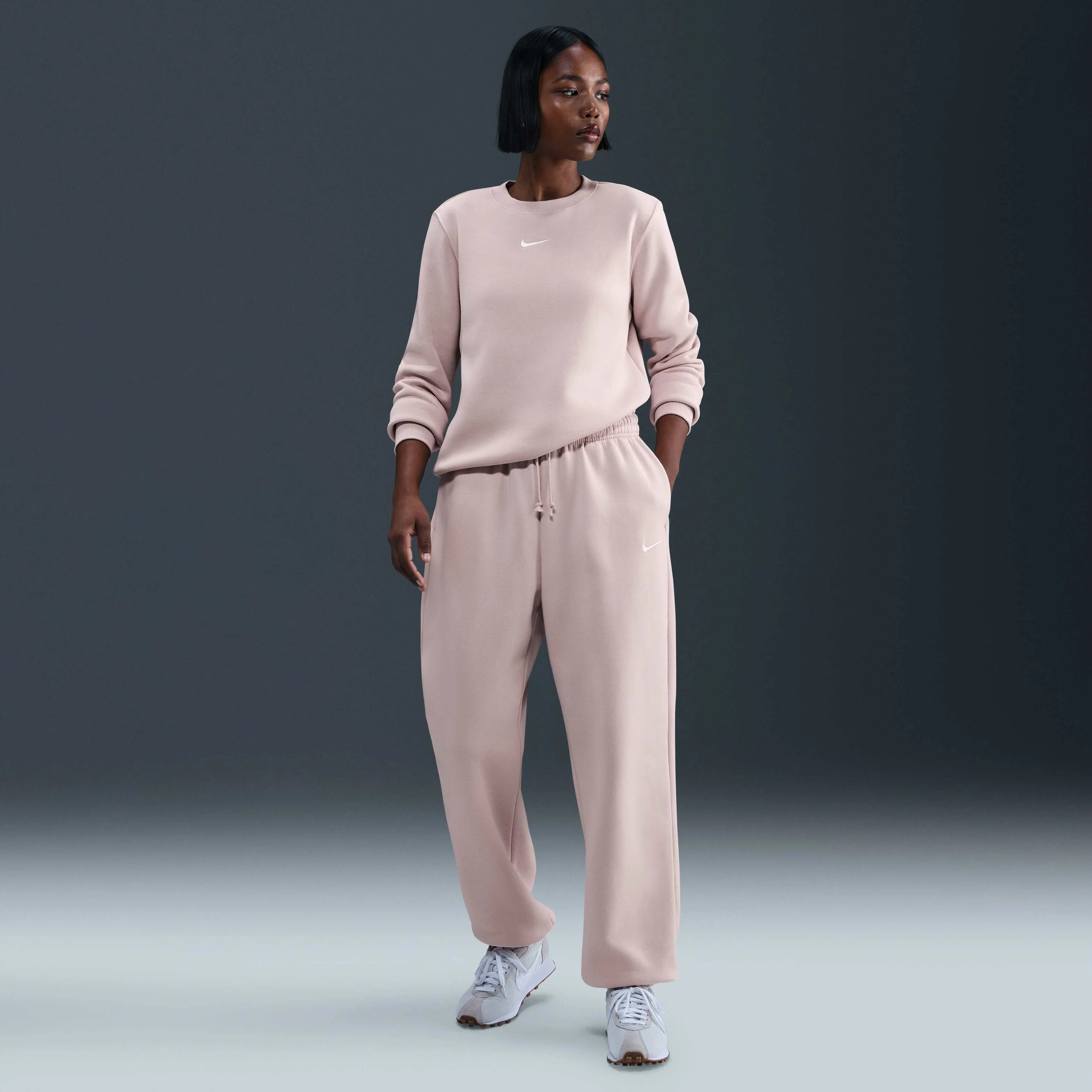 سویشرت زنانه یقه گرد Nike Sportswear Phoenix Fleece - قرمز گلی/کرم