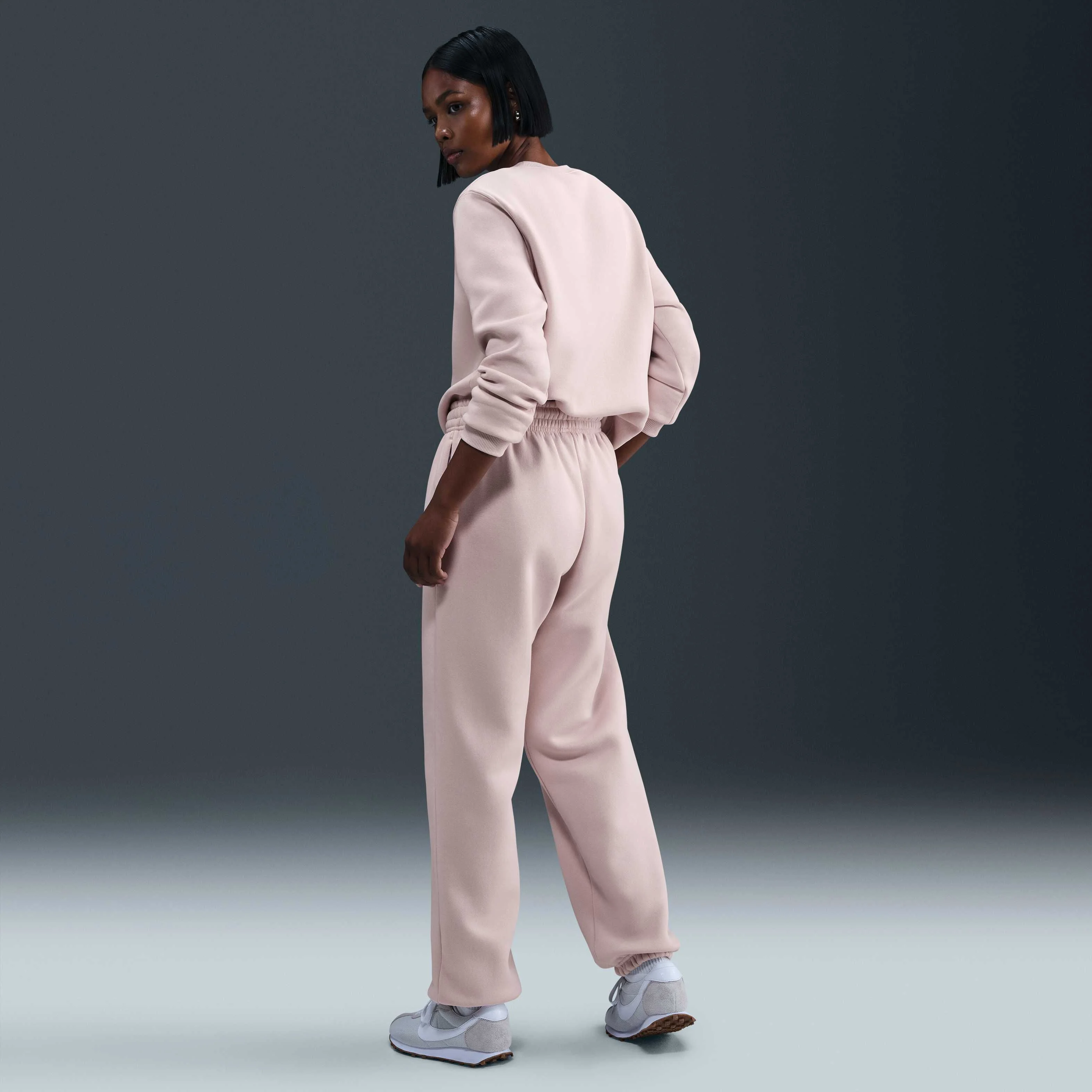 سویشرت زنانه یقه گرد Nike Sportswear Phoenix Fleece - قرمز گلی/کرم