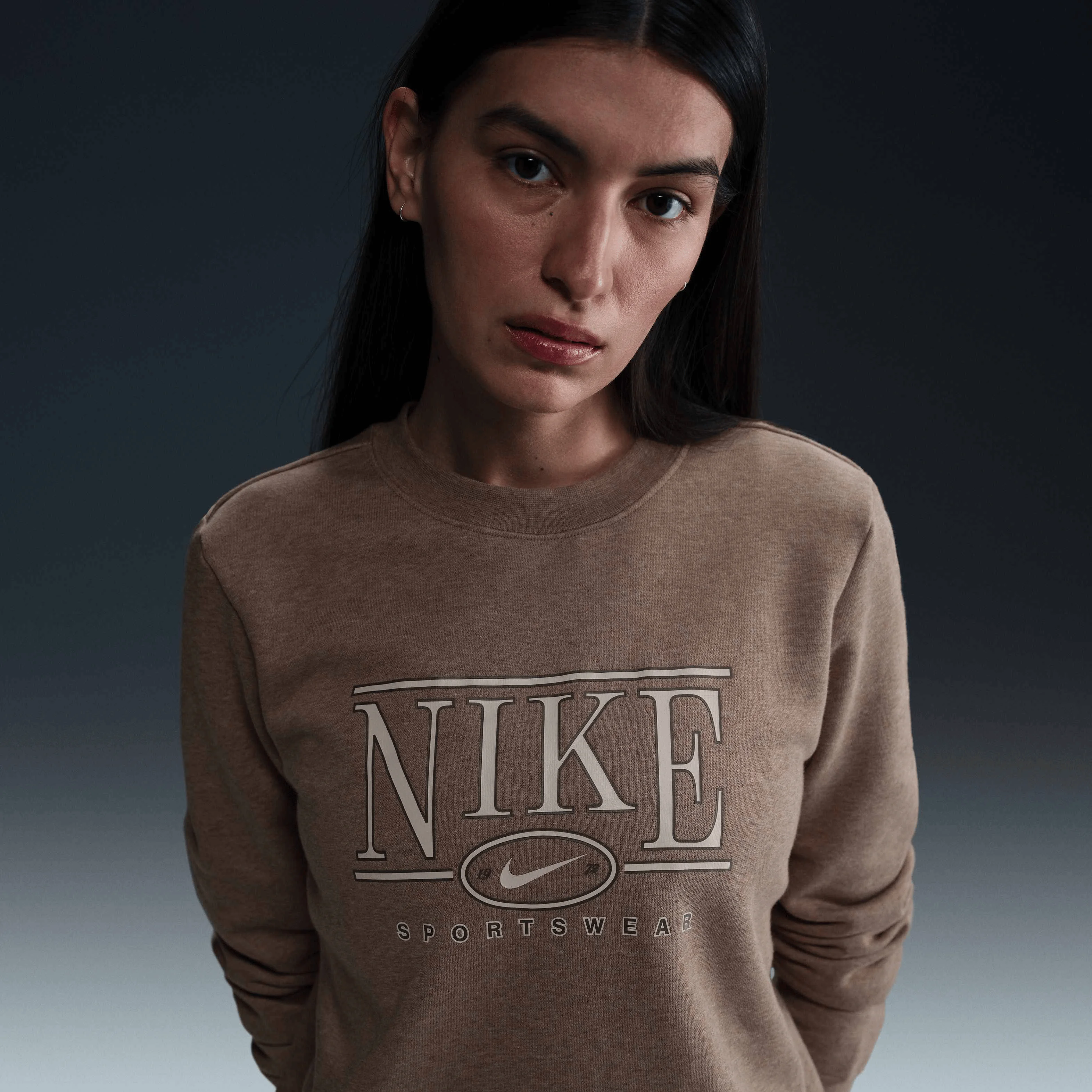 سویشرت زنانه یقه گرد Nike Sportswear Club Fleece - قهوه ای مینک/هدر