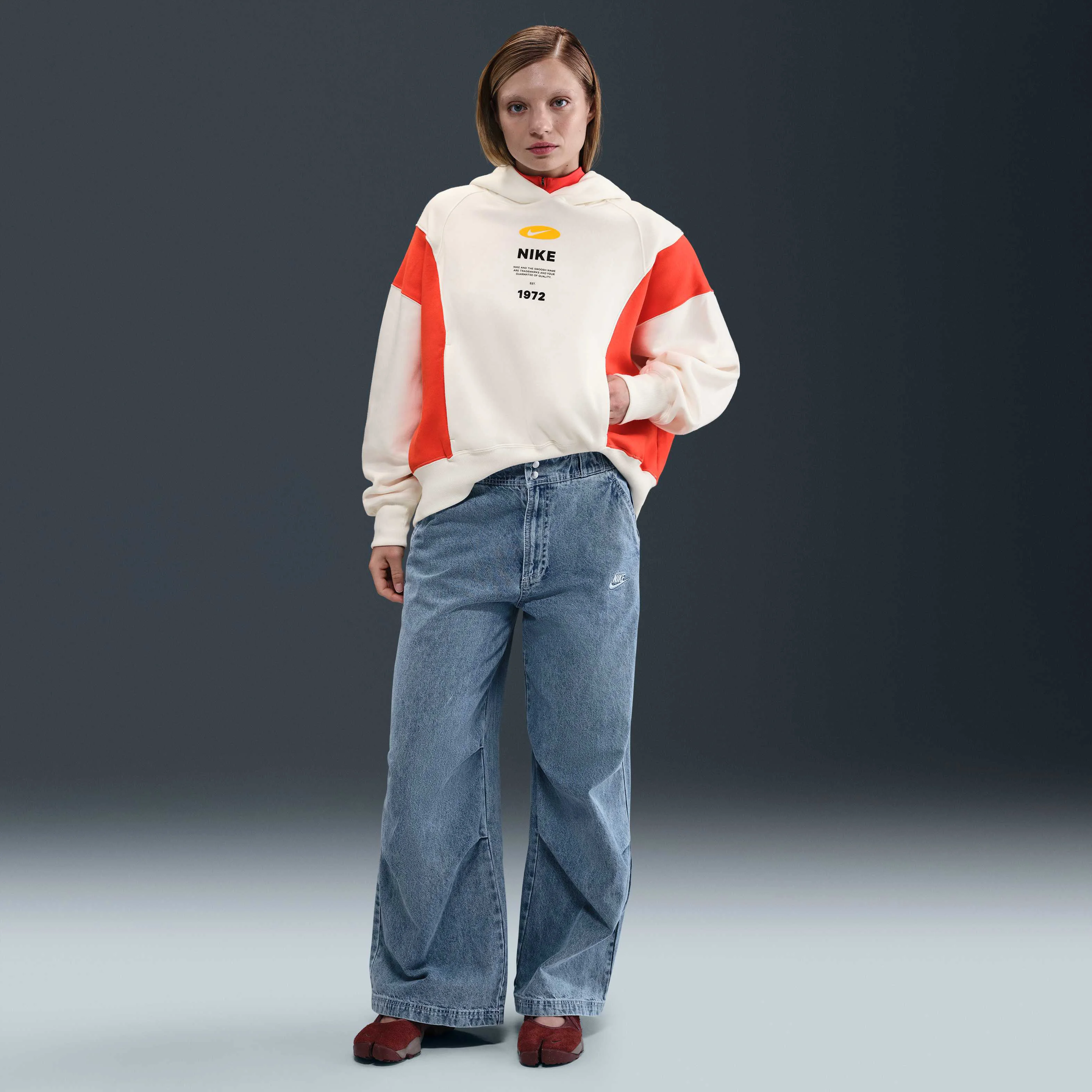 هودی بزرگ زنانه نایکی اسپرتسویر فونیکس فلیس - رنگ کرم/قرمز پیکانته/کرم