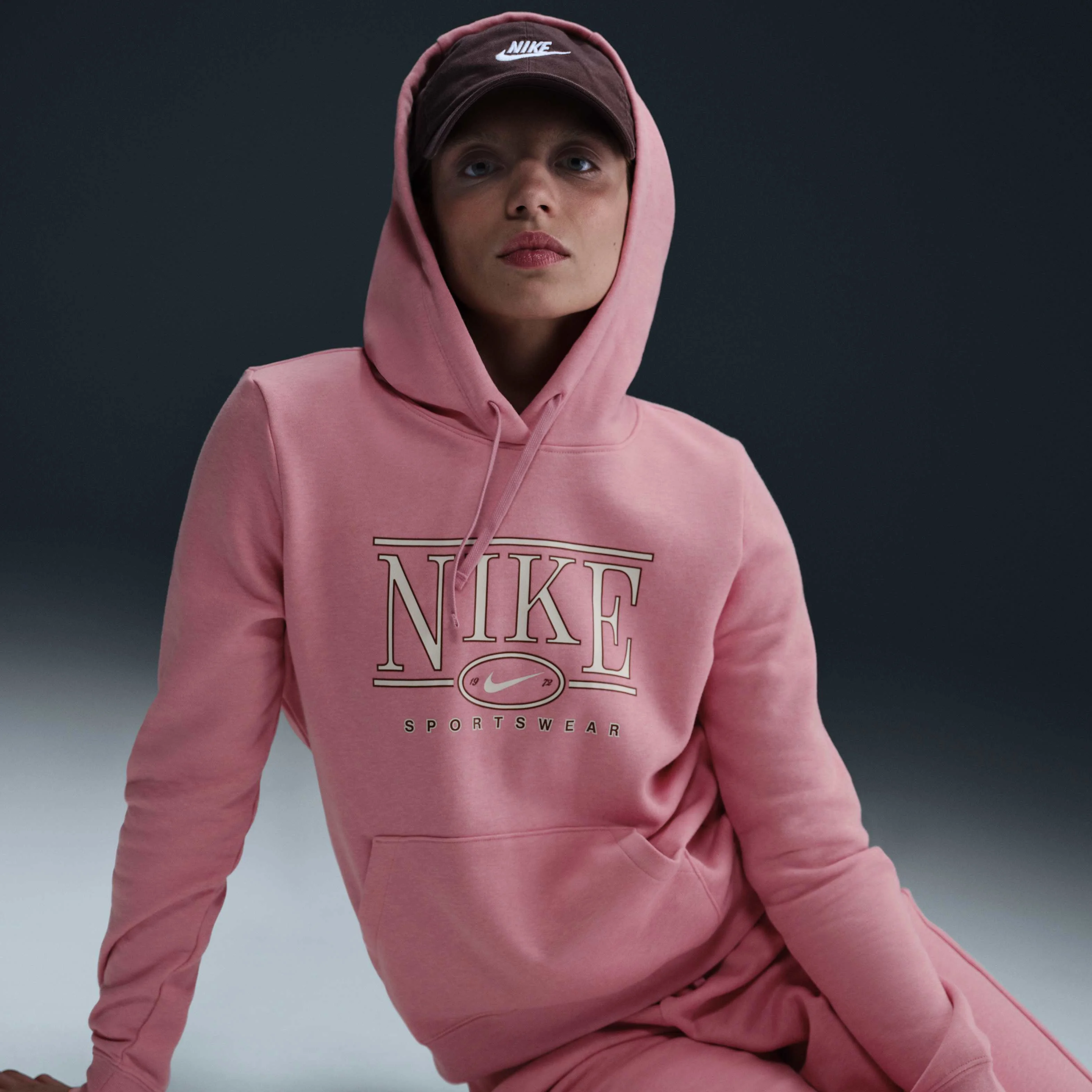 هودی گرافیکی زنانه نایک Sportswear Club Fleece