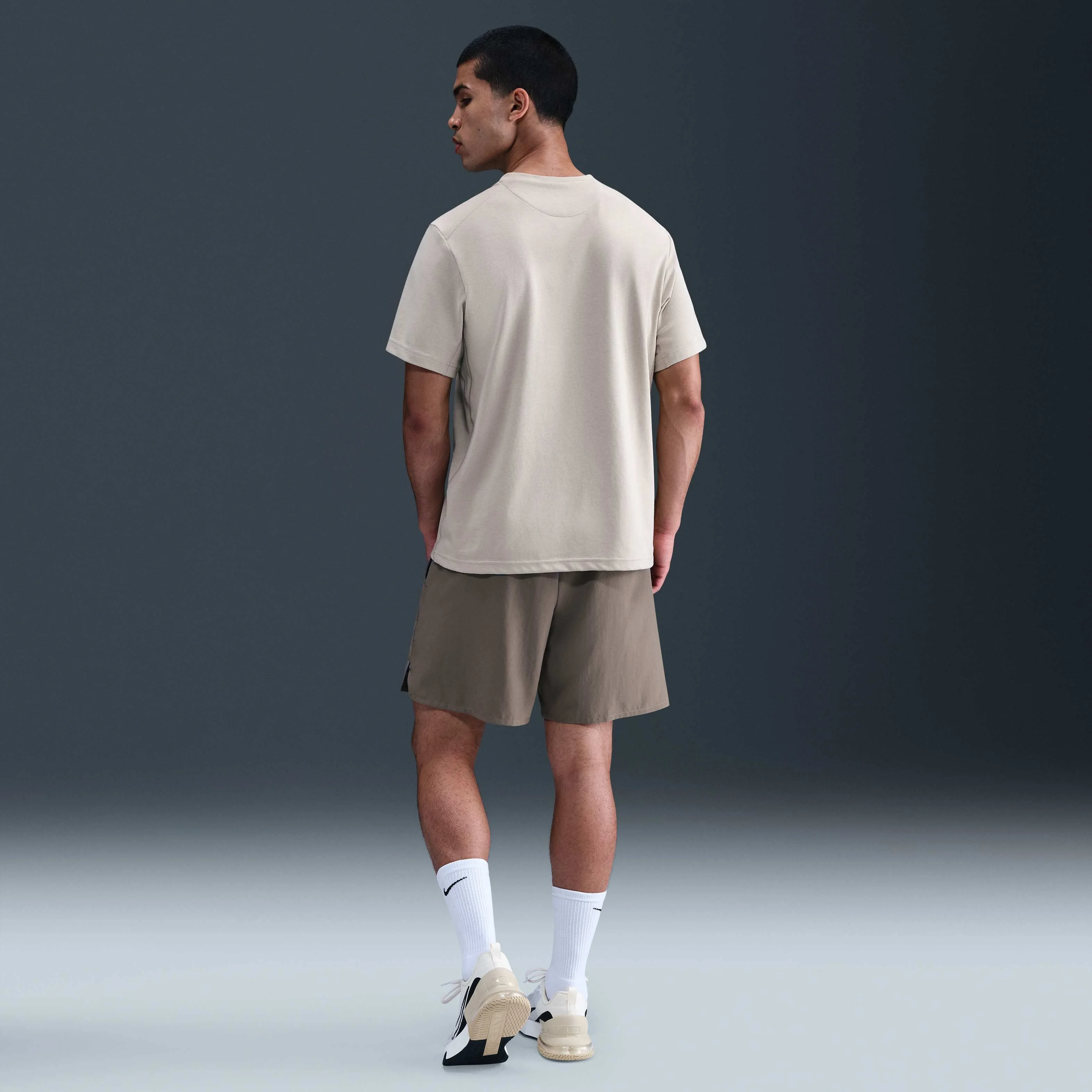 شورت ورزشی مردانه نایکی Unlimited Dri-FIT 18 سانتی‌متری بدون آستر