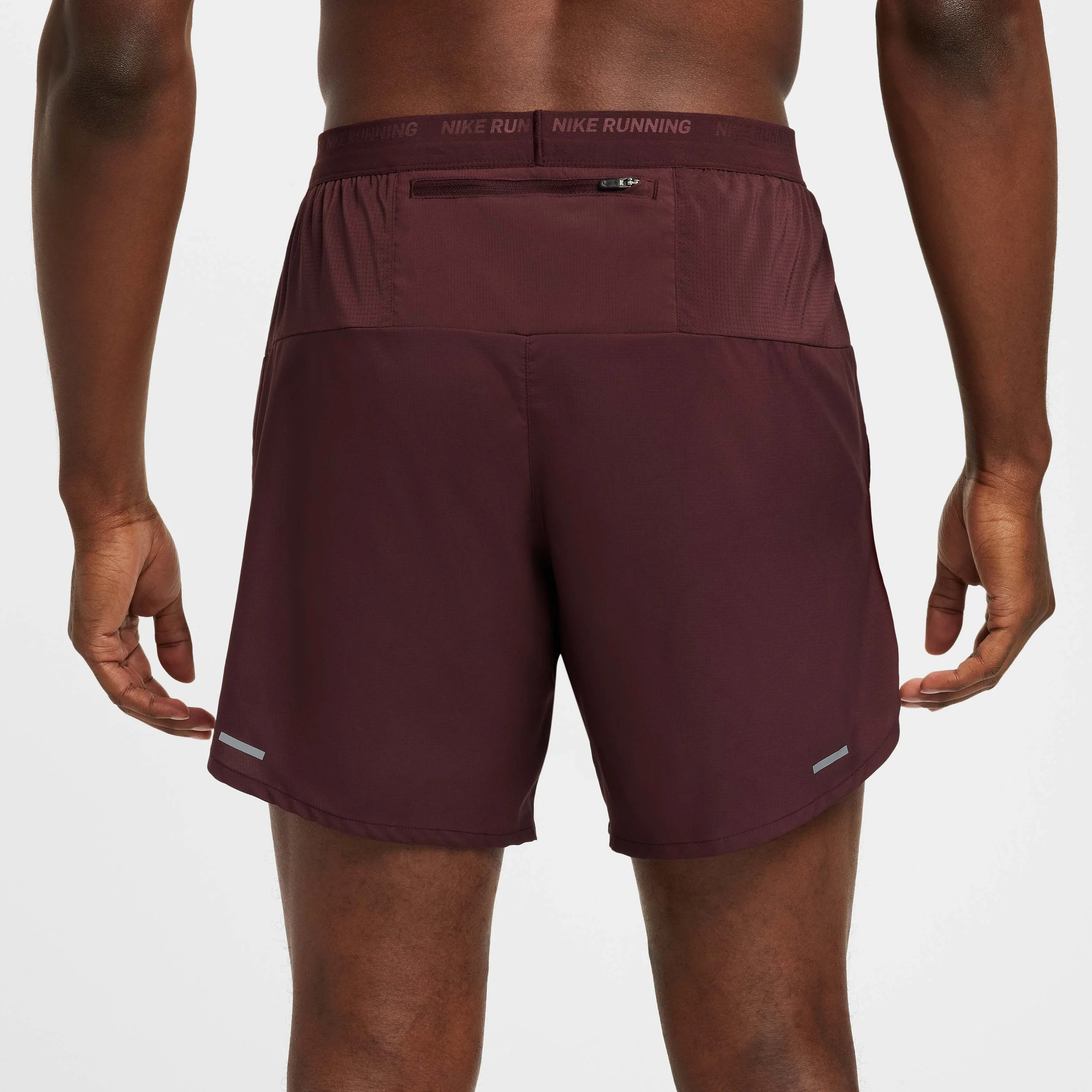 شورت ورزشی مردانه نایکی استراید Dri-FIT با طول تقریبی ۱۸ سانتی‌متر و آستر