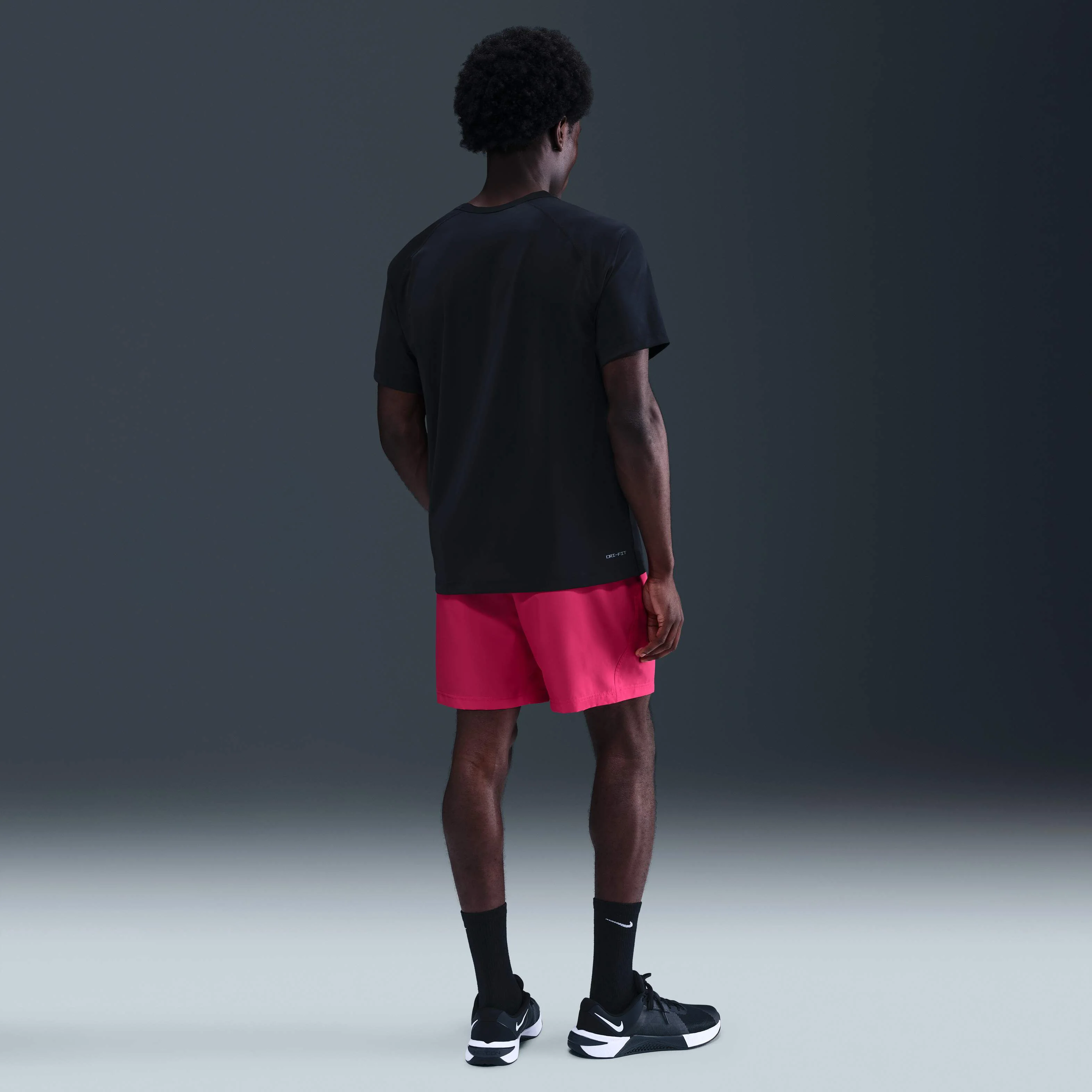 شورت ورزشی مردانه نایکی مدل Form Dri-FIT 18cm بدون آستر