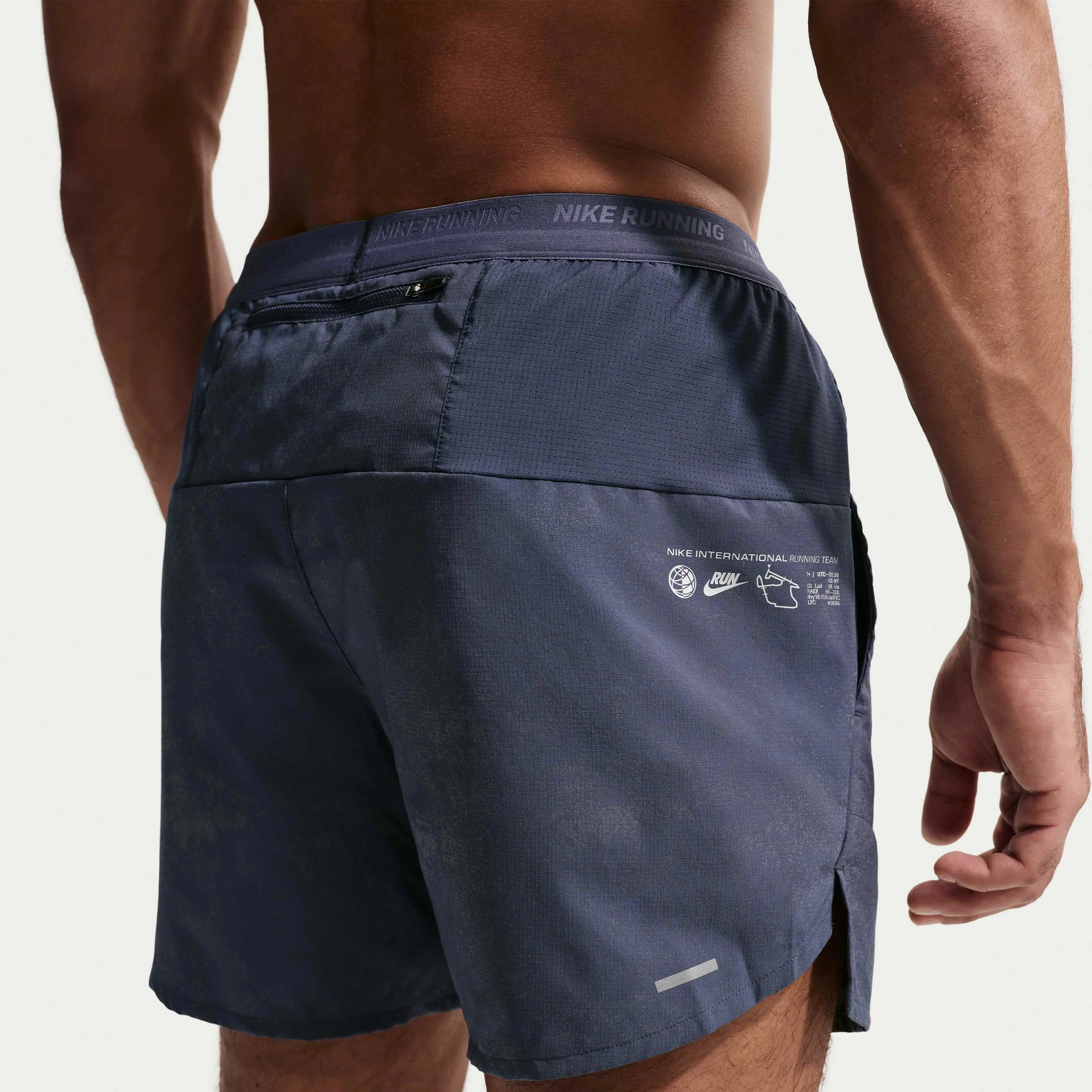 شورت ورزشی مردانه نایکی استراید با طول 5 اینچ و طراحی بازتابنده