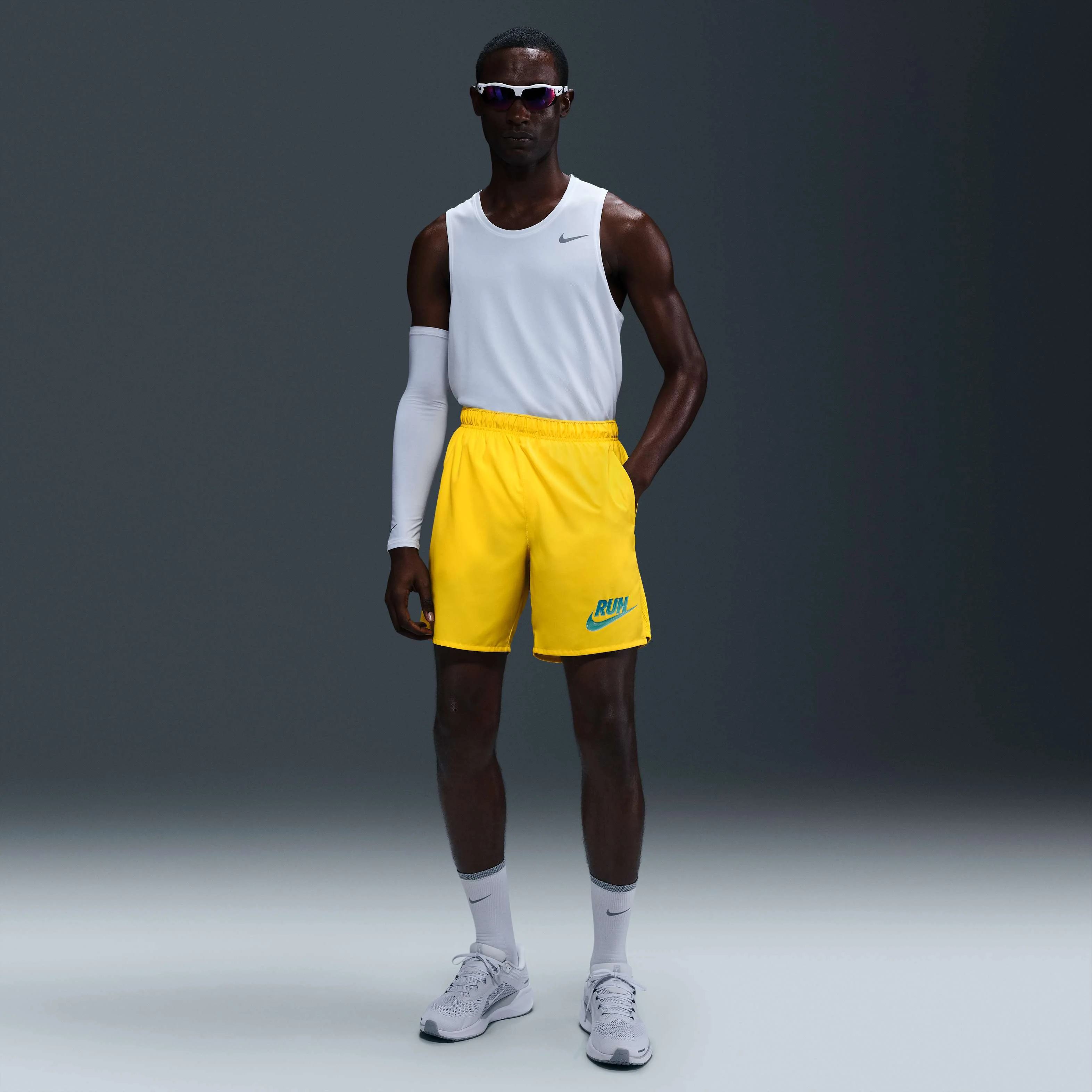 شورت ورزشی مردانه نایکی چلنجر ران انرژی Dri-FIT با قد تقریبی ۱۸ سانتی‌متر - بدون آستر