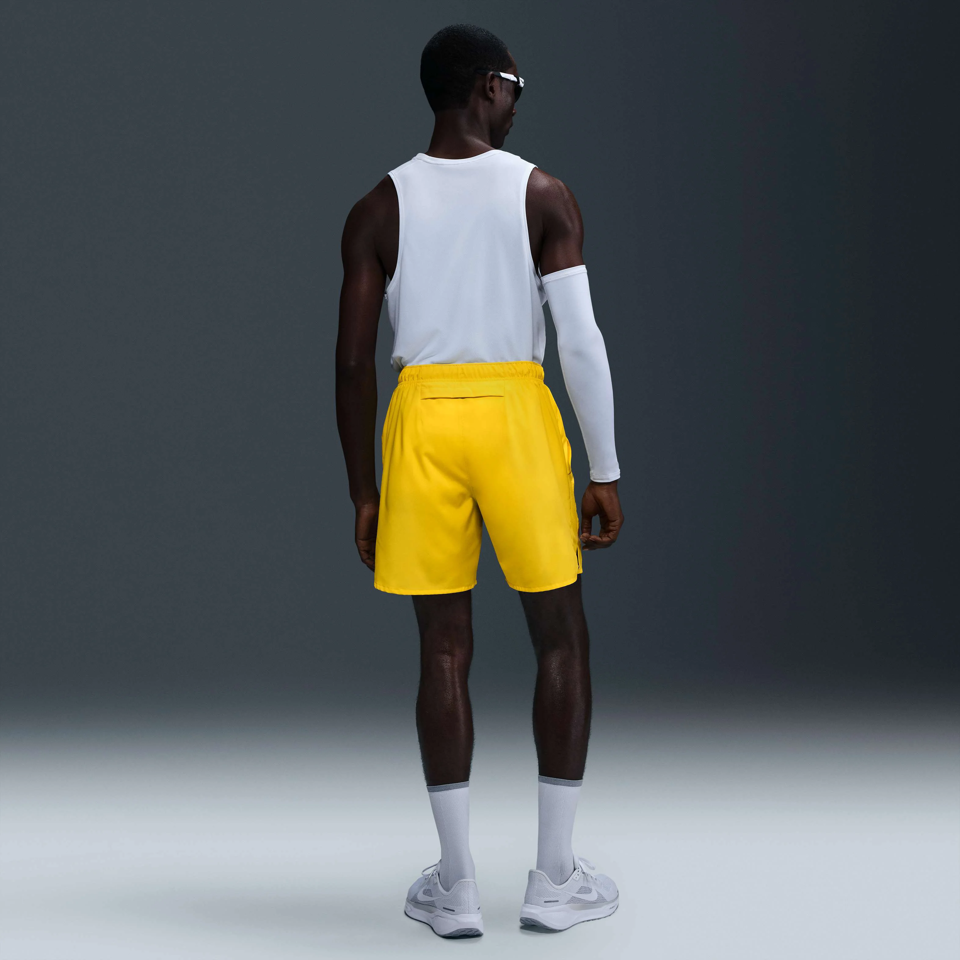 شورت ورزشی مردانه نایکی چلنجر ران انرژی Dri-FIT با قد تقریبی ۱۸ سانتی‌متر - بدون آستر