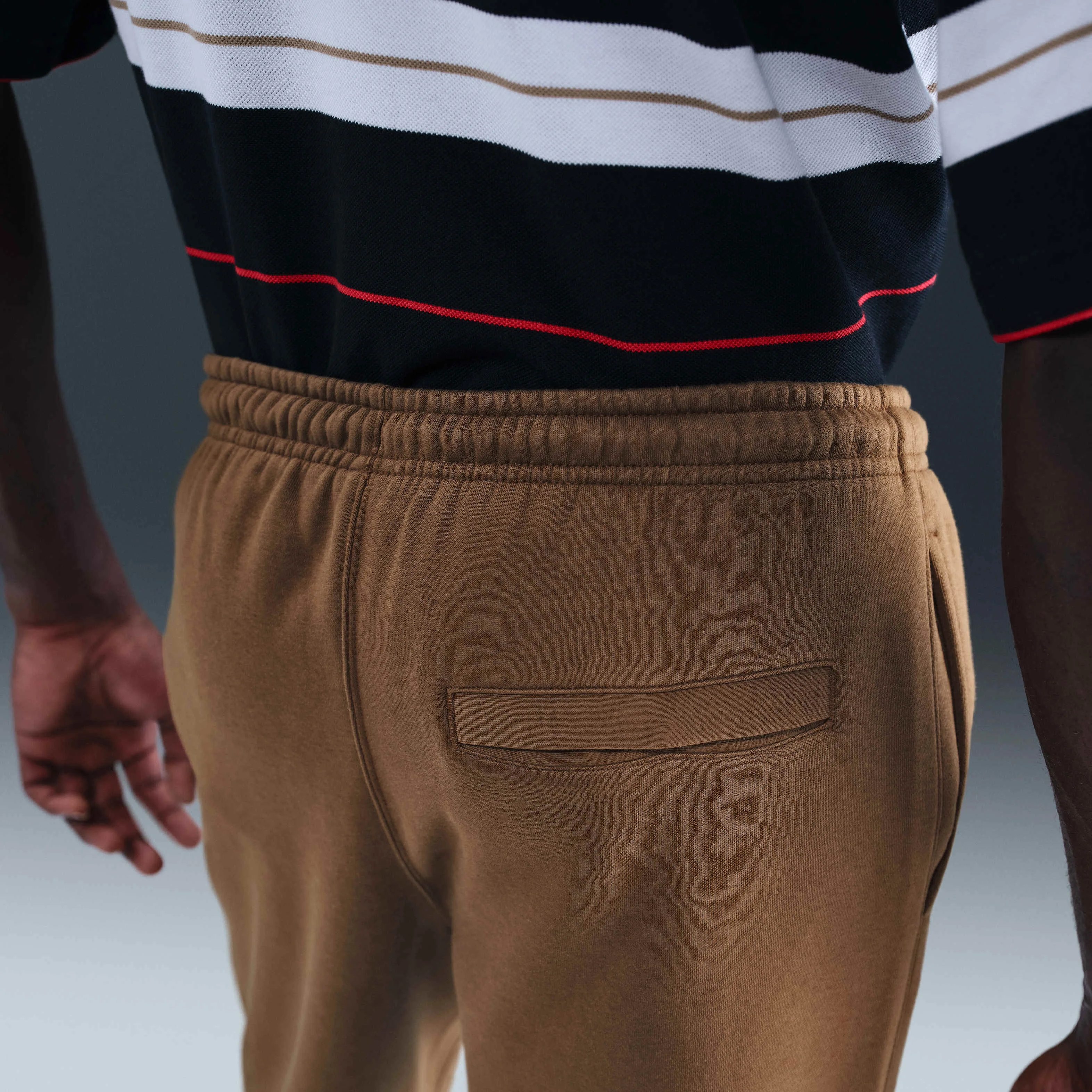 شلوار ورزشی مردانه نایک Sportswear Club از جنس پشم گوسفند با بند کشی شلوار ورزشی مردانه نایک Sportswear Club از جنس پشم گوسفند با بند کشی