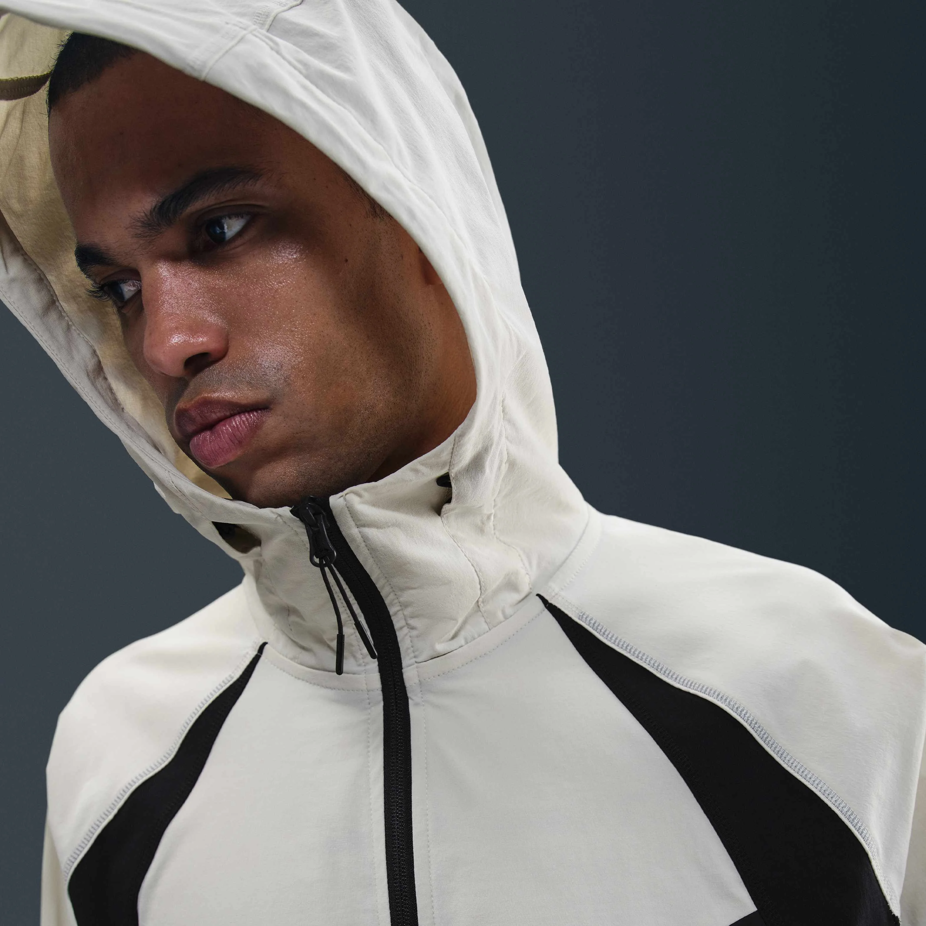 ژاکت ورزشی مردانه نایکی Tech Dri-FIT با بافت رنگی و مدل Windrunner آزاد ژاکت ورزشی مردانه نایکی Tech Dri-FIT با بافت رنگی و مدل Windrunner آزاد