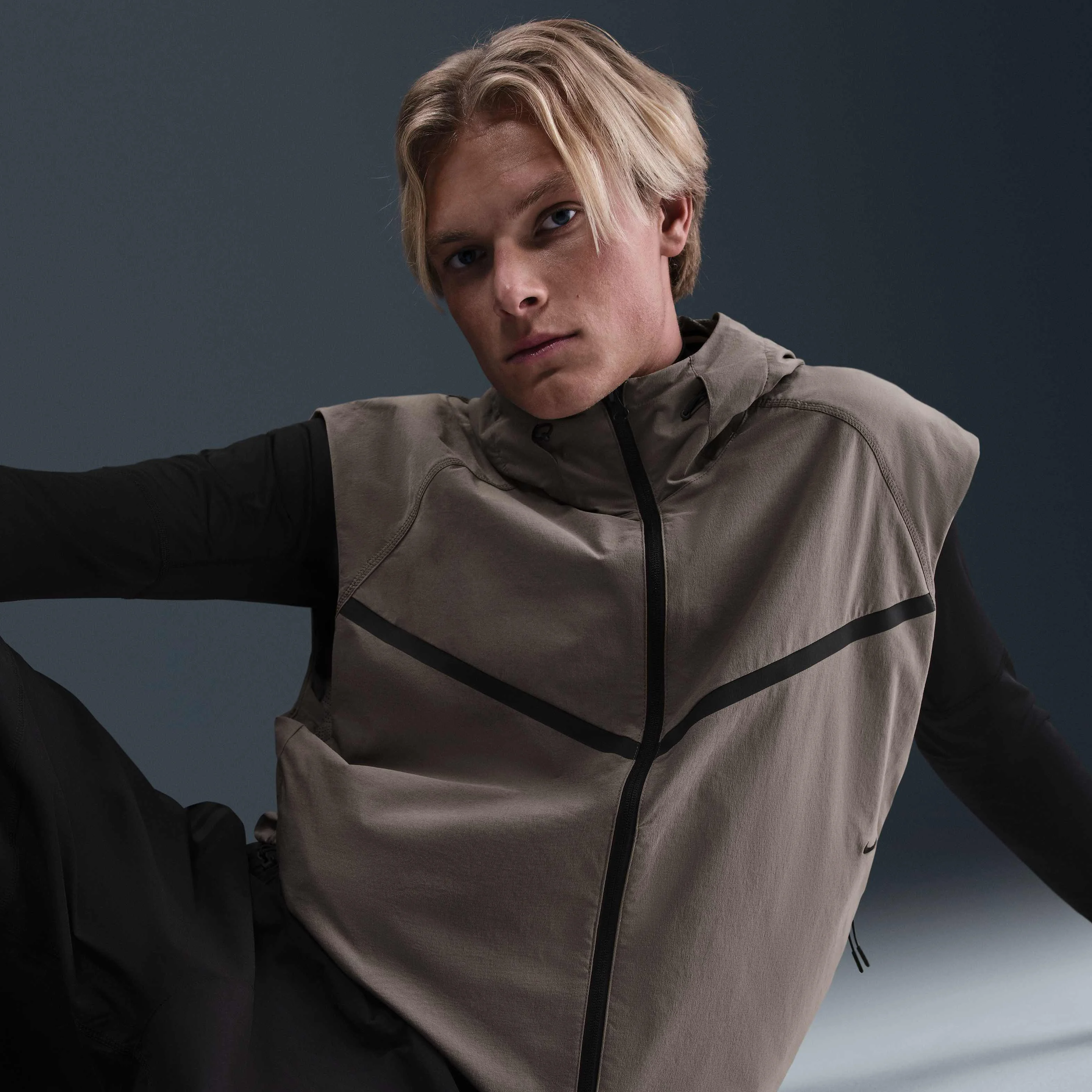 جلیقه ورزشی مردانه نایکی تک دری-فیت وِوِن ویند رانر