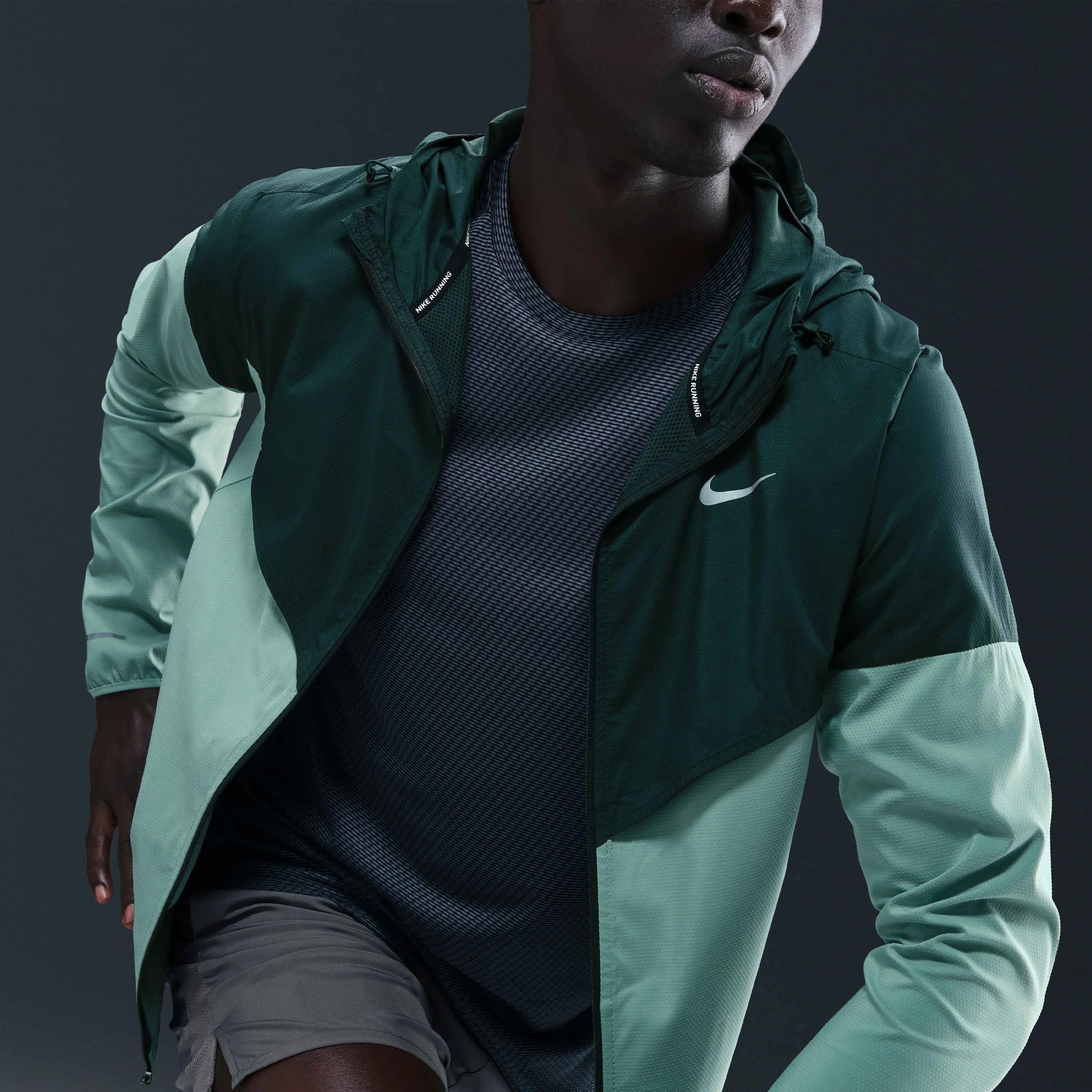 کاپشن ورزشی مردانه نایک مدل Impossibly Light Windrunner مناسب دویدن کاپشن ورزشی مردانه نایک مدل Impossibly Light Windrunner مناسب دویدن