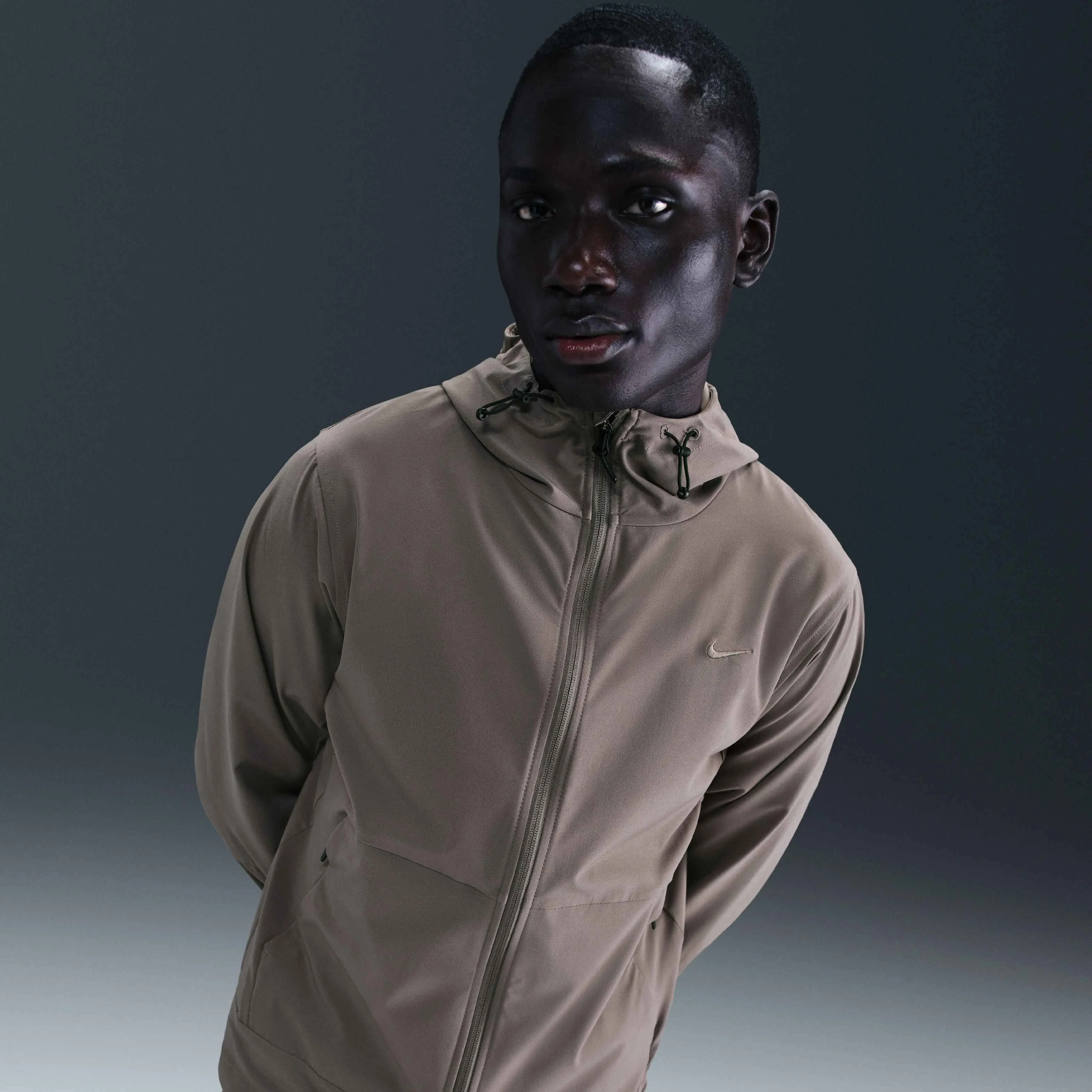 ژاکت ورزشی مردانه نایک مدل Unlimited با کلاه و قابلیت دفع آب ژاکت ورزشی مردانه نایک مدل Unlimited با کلاه و قابلیت دفع آب