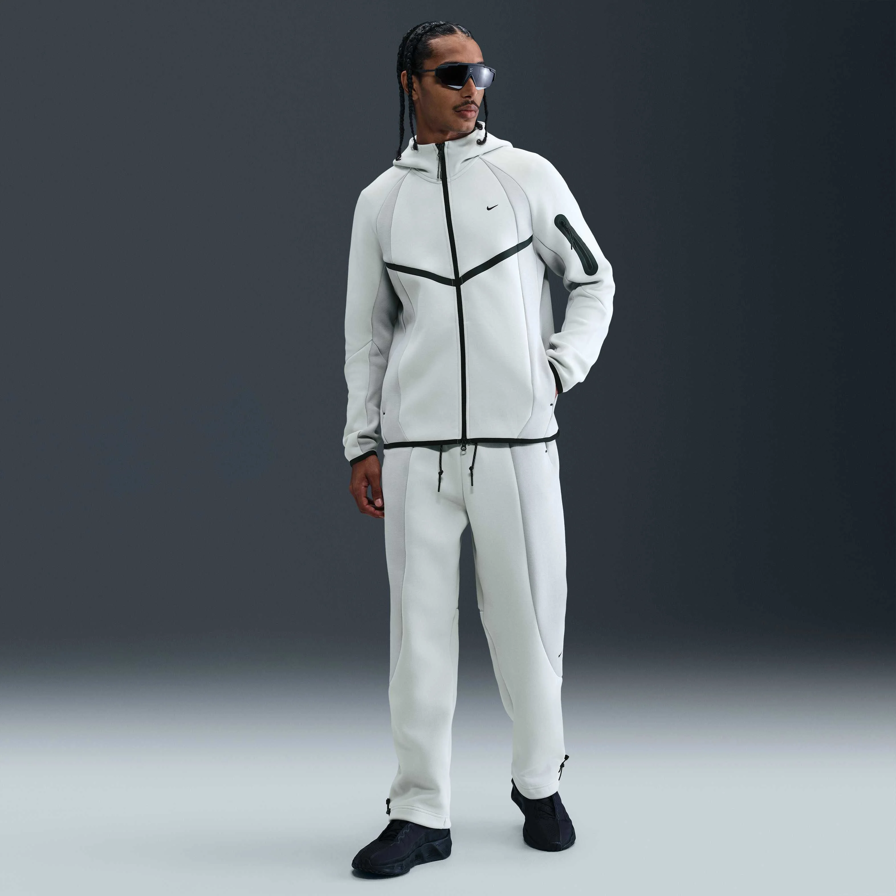 ژاکت پشمی مردانه نایکی Tech مدل Windrunner با زیپ کامل و طرح رنگی