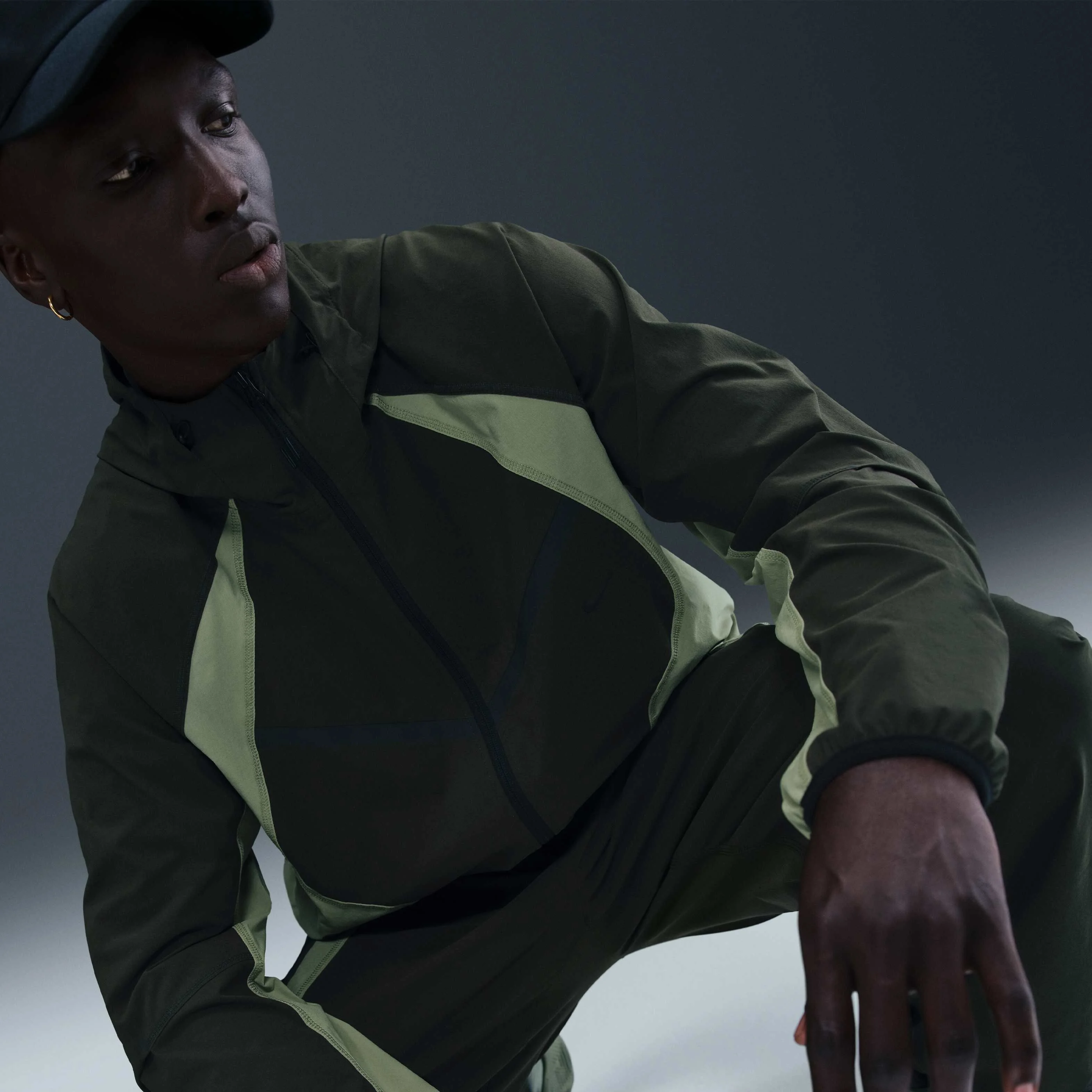 ژاکت ورزشی مردانه نایکی Tech Dri-FIT با طرح رنگی و مدل Windrunner