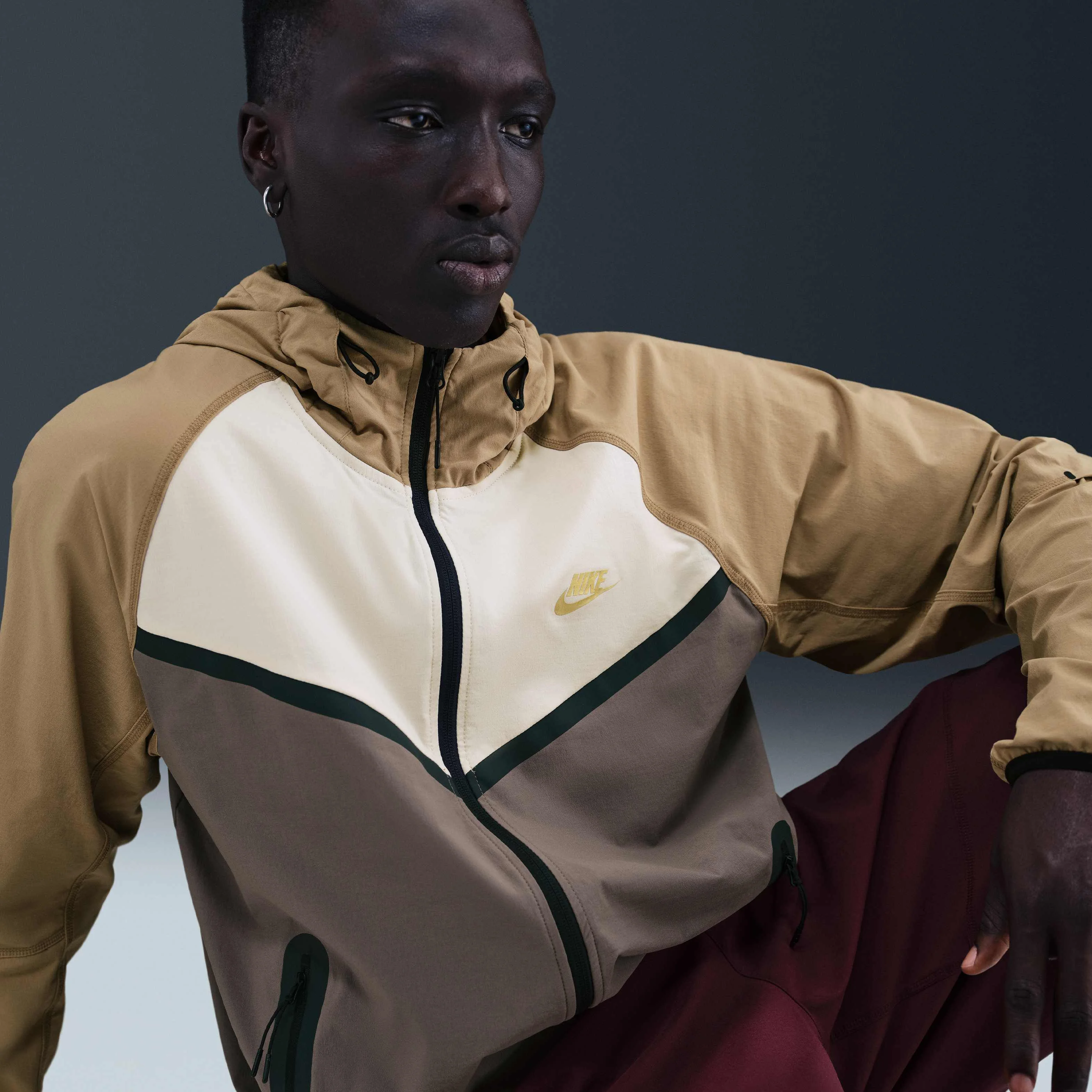 ژاکت بادگیر مردانه نایک Tech با زیپ کامل - رنگ Cave Stone/Parachute Beige/Light Orewood Brown ژاکت بادگیر مردانه نایک Tech با زیپ کامل - رنگ Cave Stone/Parachute Beige/Light Orewood Brown