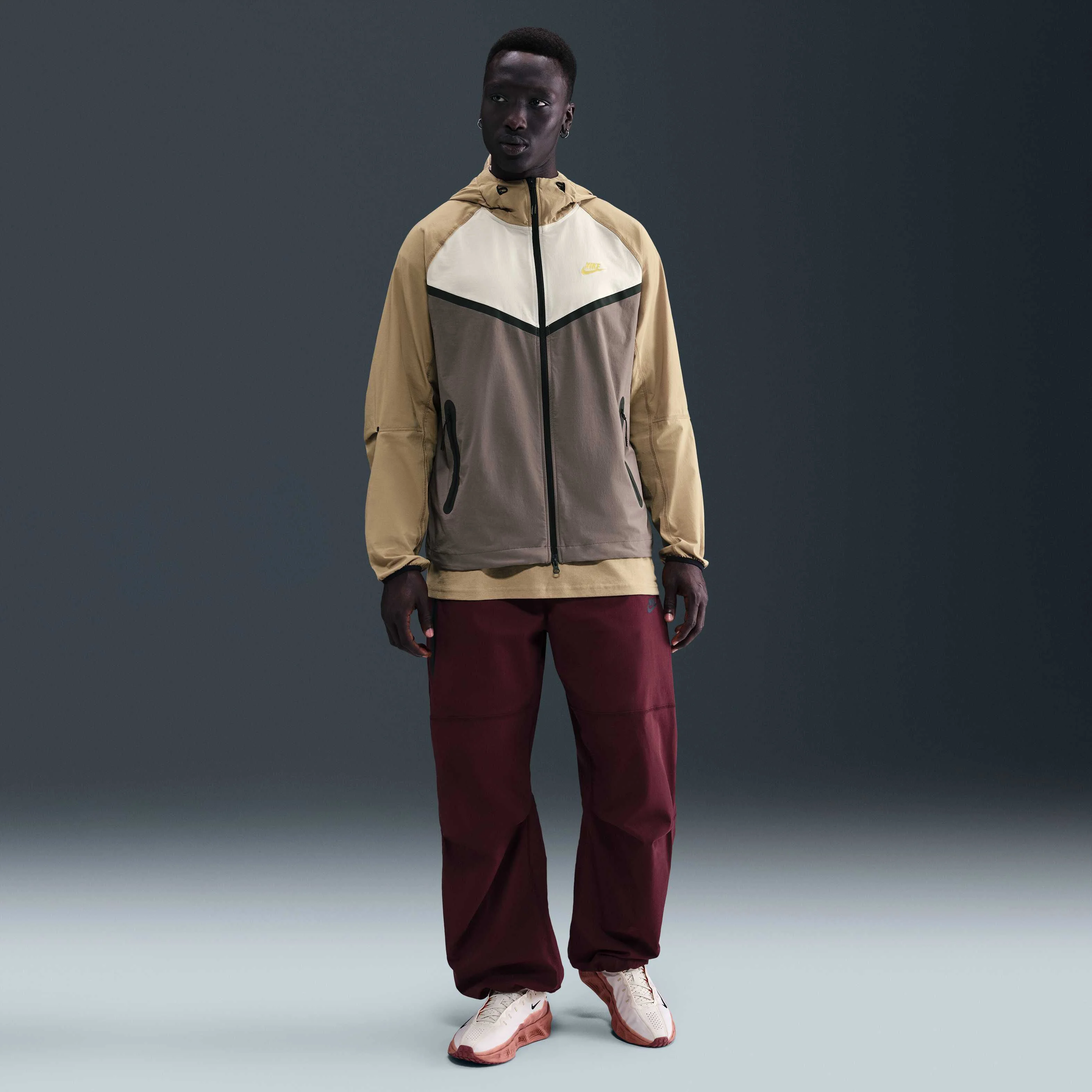 ژاکت بادگیر مردانه نایک Tech با زیپ کامل - رنگ Cave Stone/Parachute Beige/Light Orewood Brown ژاکت بادگیر مردانه نایک Tech با زیپ کامل - رنگ Cave Stone/Parachute Beige/Light Orewood Brown