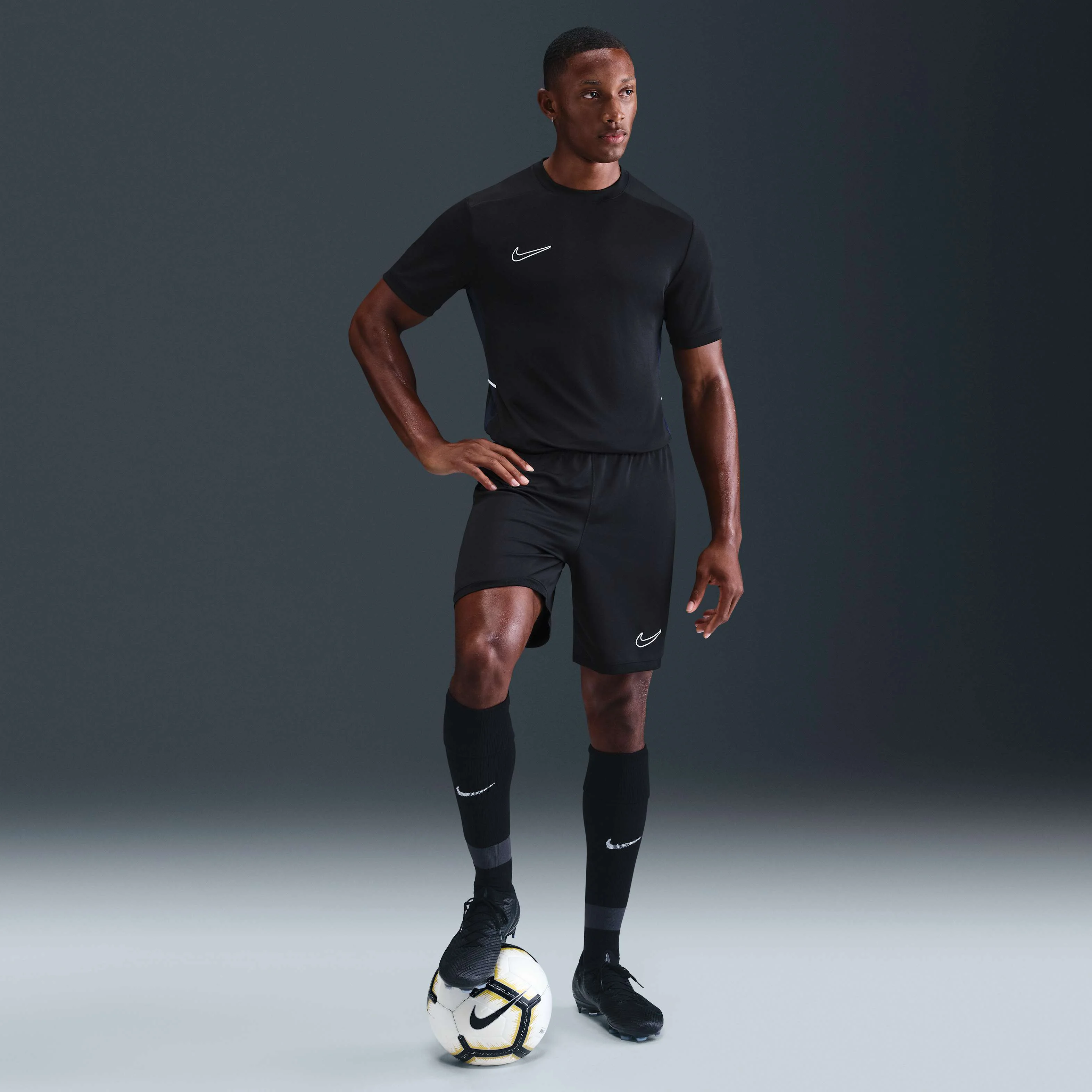 تی شرت آستین کوتاه مردانه نایکی آکادمی Dri-FIT مناسب فوتبال تی شرت آستین کوتاه مردانه نایکی آکادمی Dri-FIT مناسب فوتبال