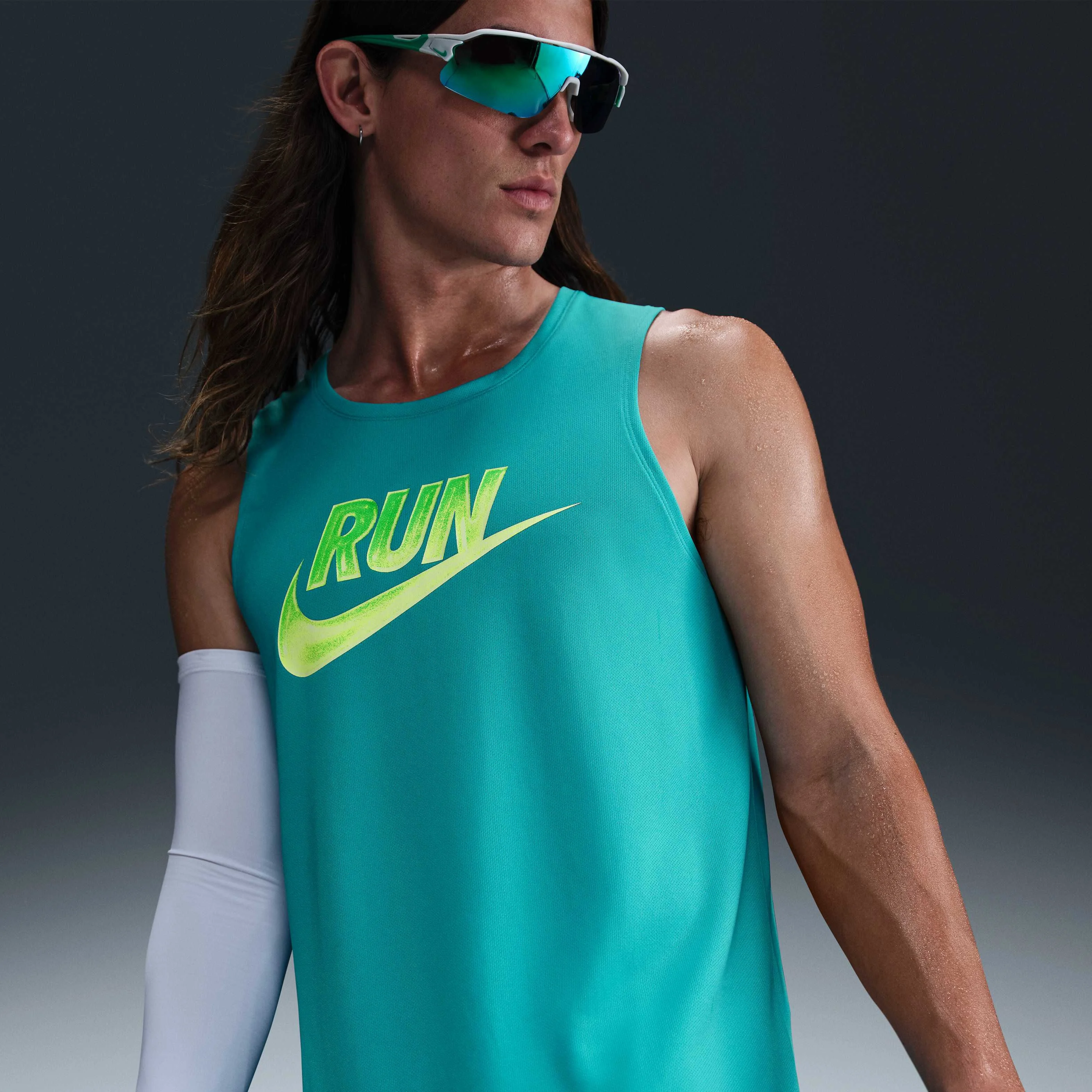 تاپ ورزشی مردانه نایکی مدل Miler Run Energy Dri-FIT