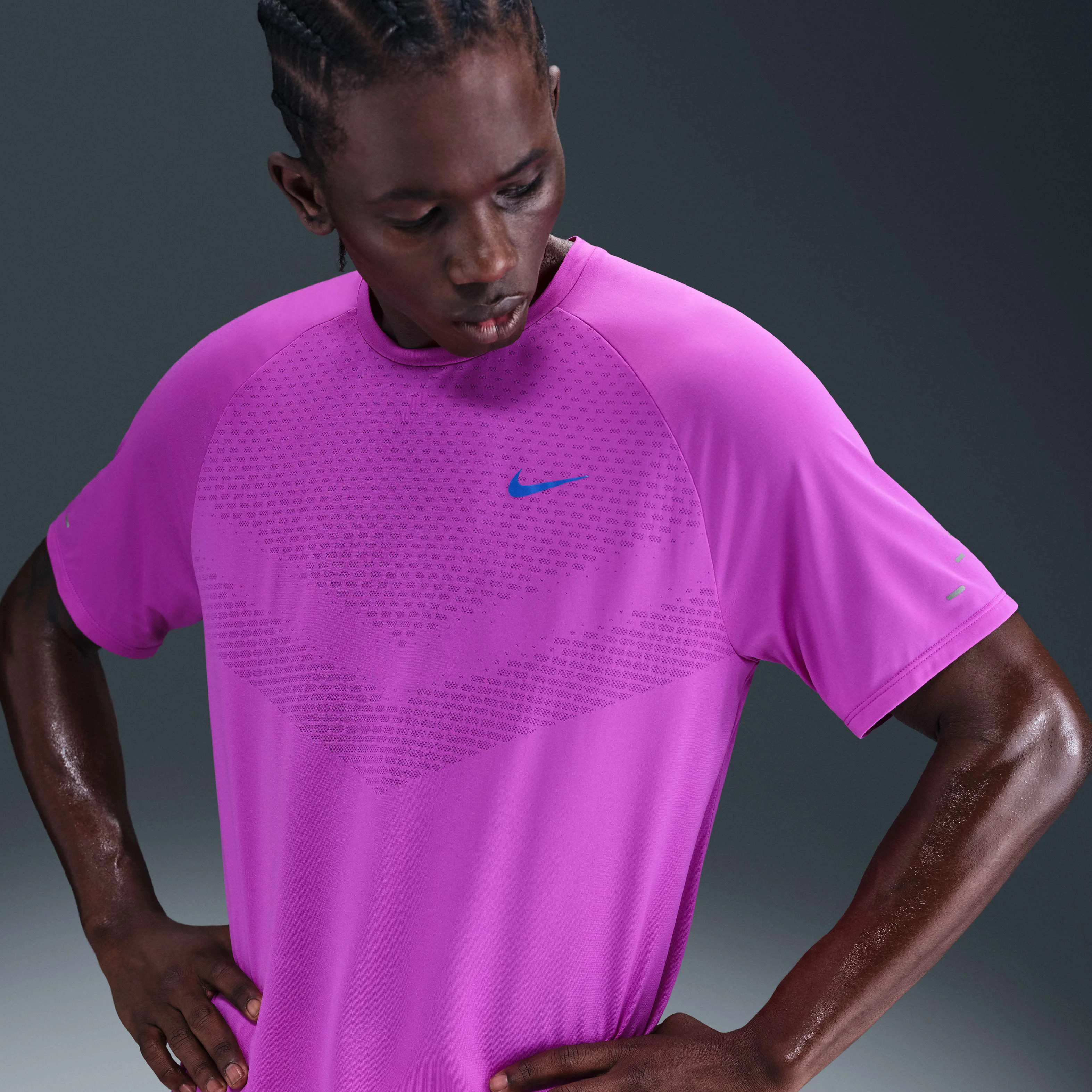 تاپ آستین کوتاه مردانه نایکی استراید Dri-FIT ADV مناسب دویدن