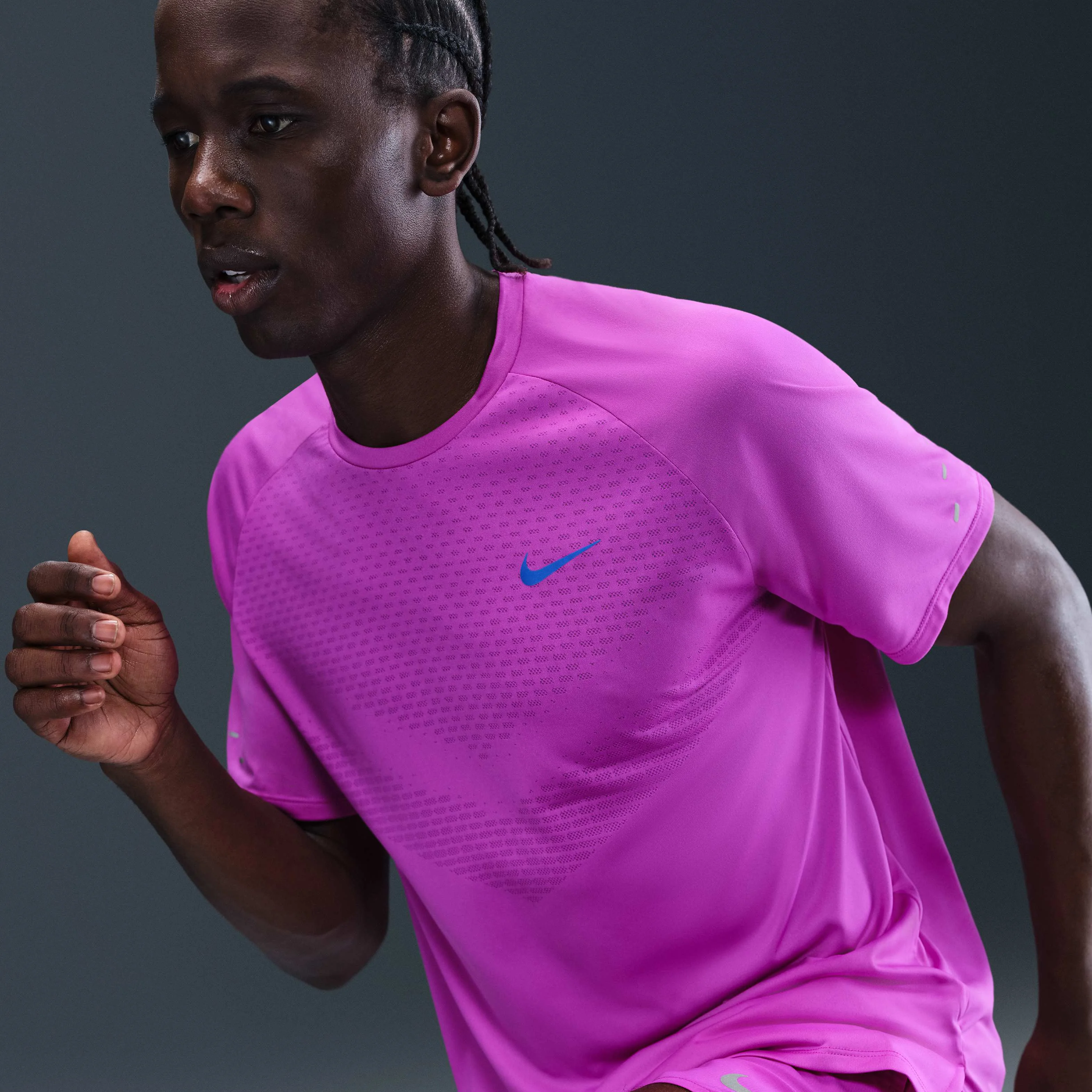 تاپ آستین کوتاه مردانه نایکی استراید Dri-FIT ADV مناسب دویدن تاپ آستین کوتاه مردانه نایکی استراید Dri-FIT ADV مناسب دویدن