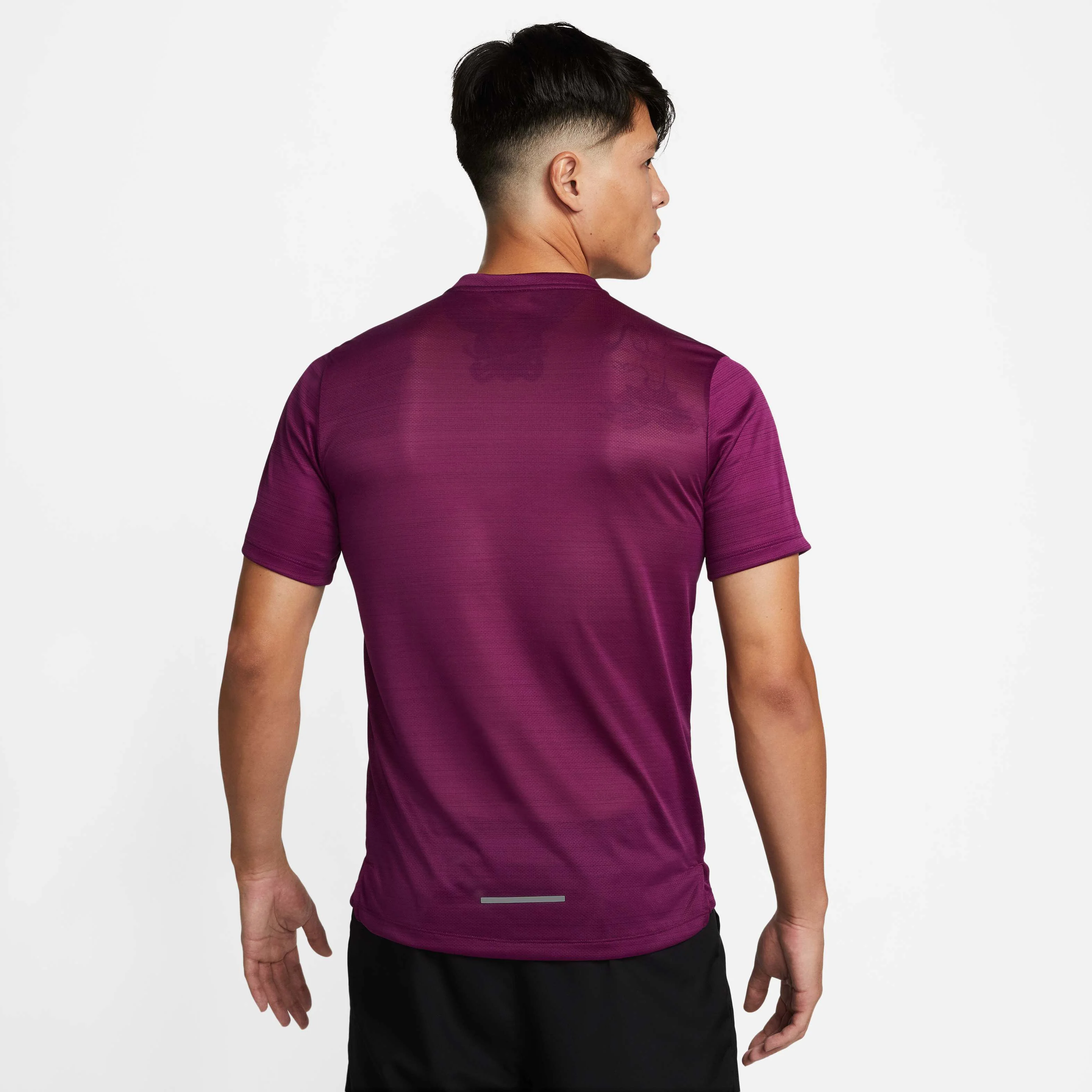 تی شرت آستین کوتاه مردانه نایکی Dri-FIT Miler مناسب دویدن