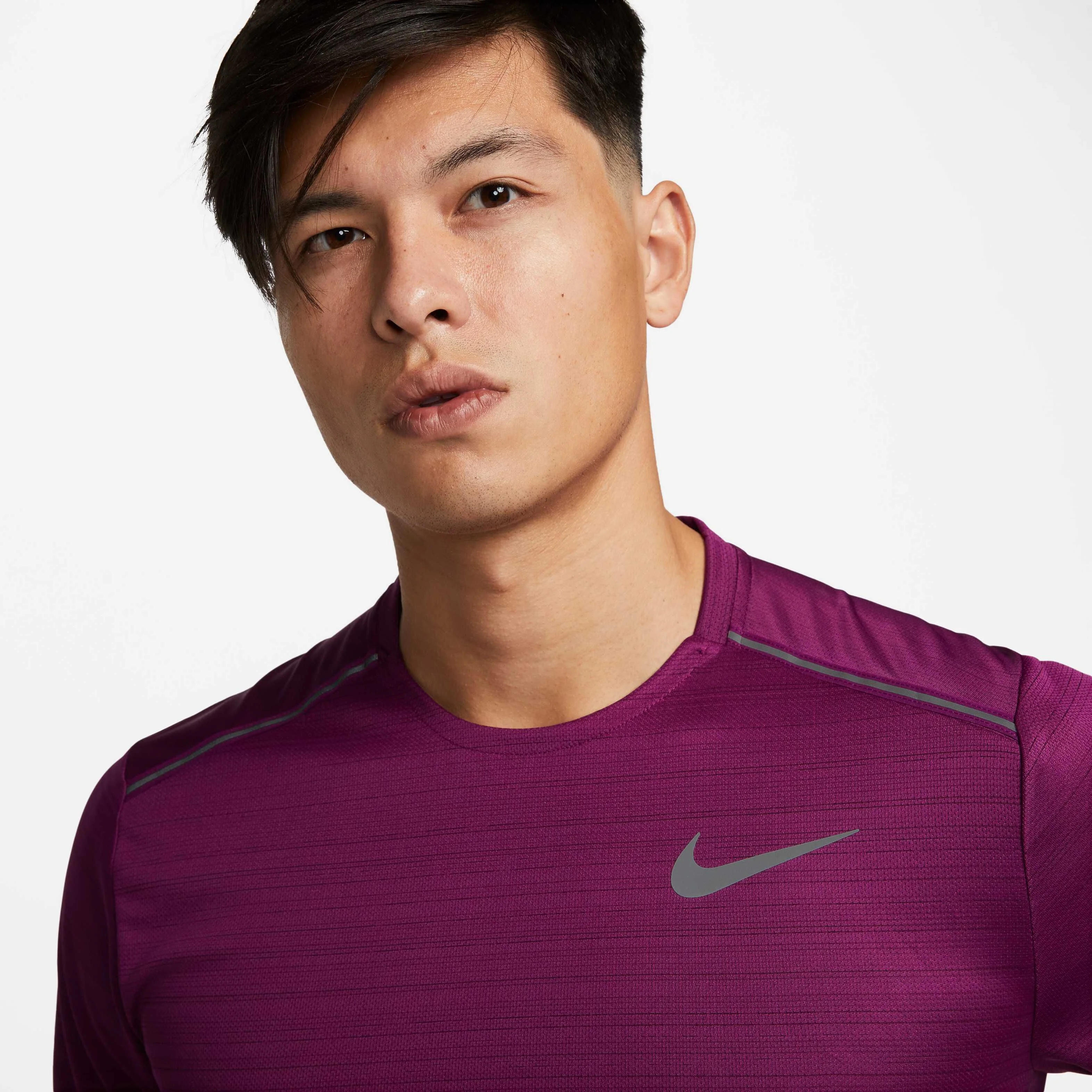 تی شرت آستین کوتاه مردانه نایکی Dri-FIT Miler مناسب دویدن