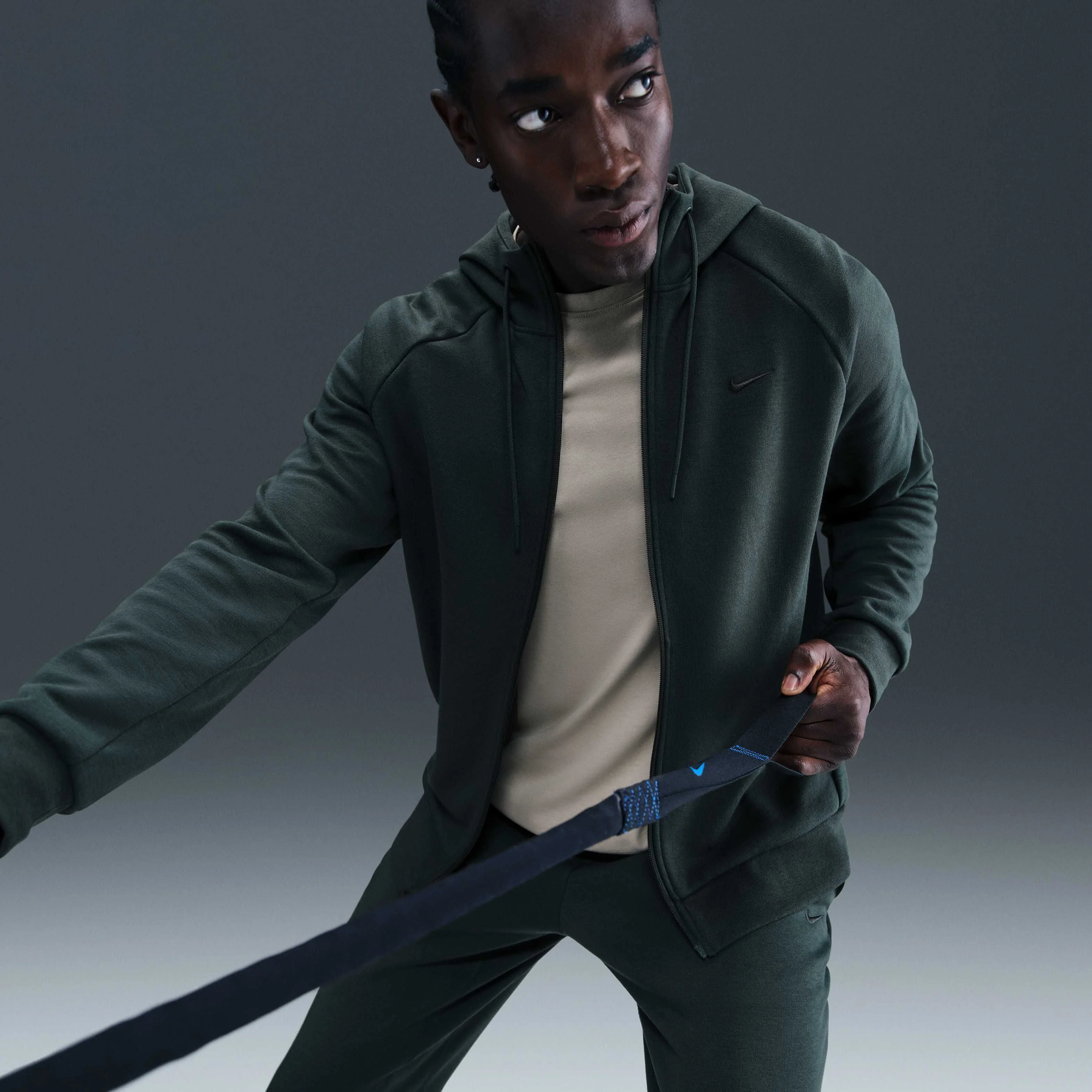 هودی ورزشی مردانه نایکی مدل Dri-FIT UV با زیپ کامل هودی ورزشی مردانه نایکی مدل Dri-FIT UV با زیپ کامل