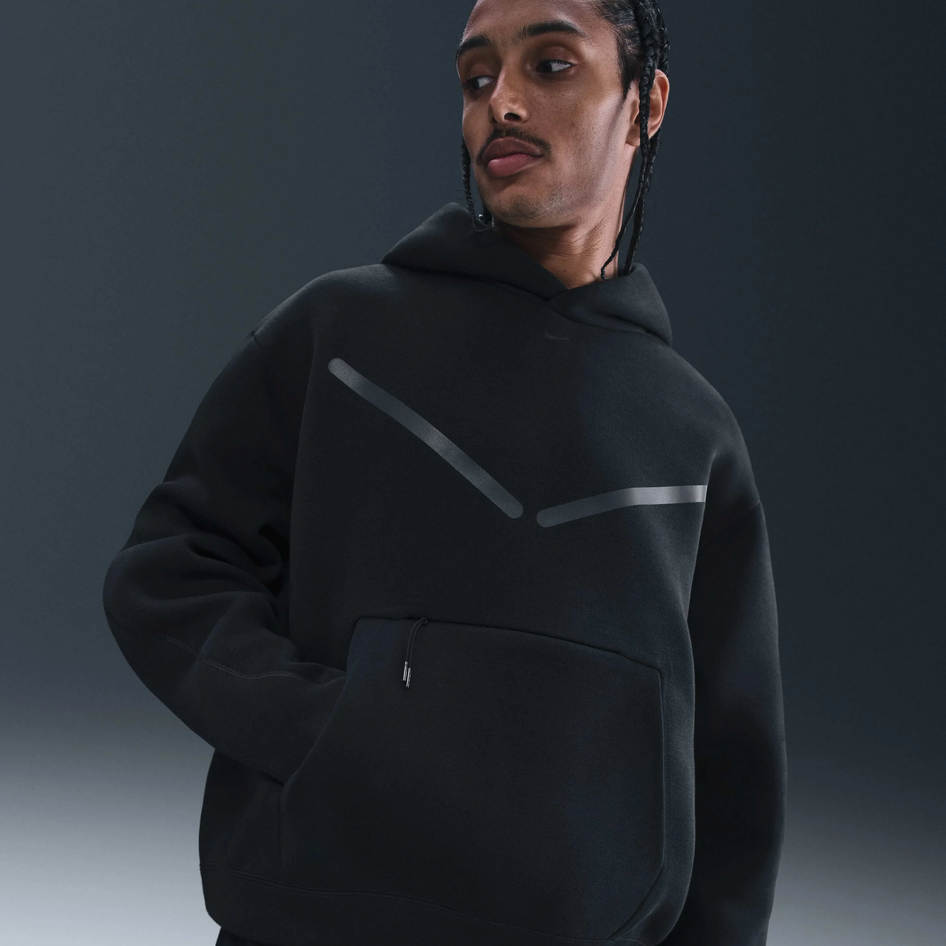 هودی مردانه نایک Tech با جزئیات طراحی بازتابنده