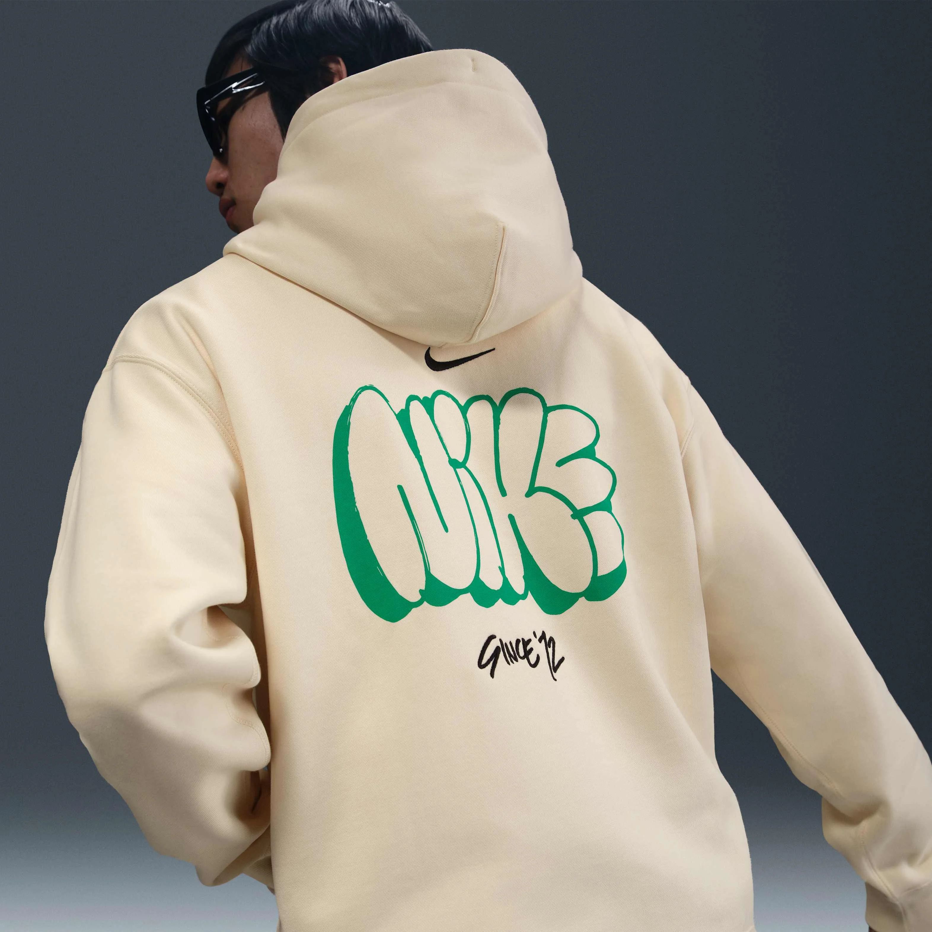 هودی پشمی مردانه نایک Solo Swoosh - شیر نارگیل هودی پشمی مردانه نایک Solo Swoosh - شیر نارگیل