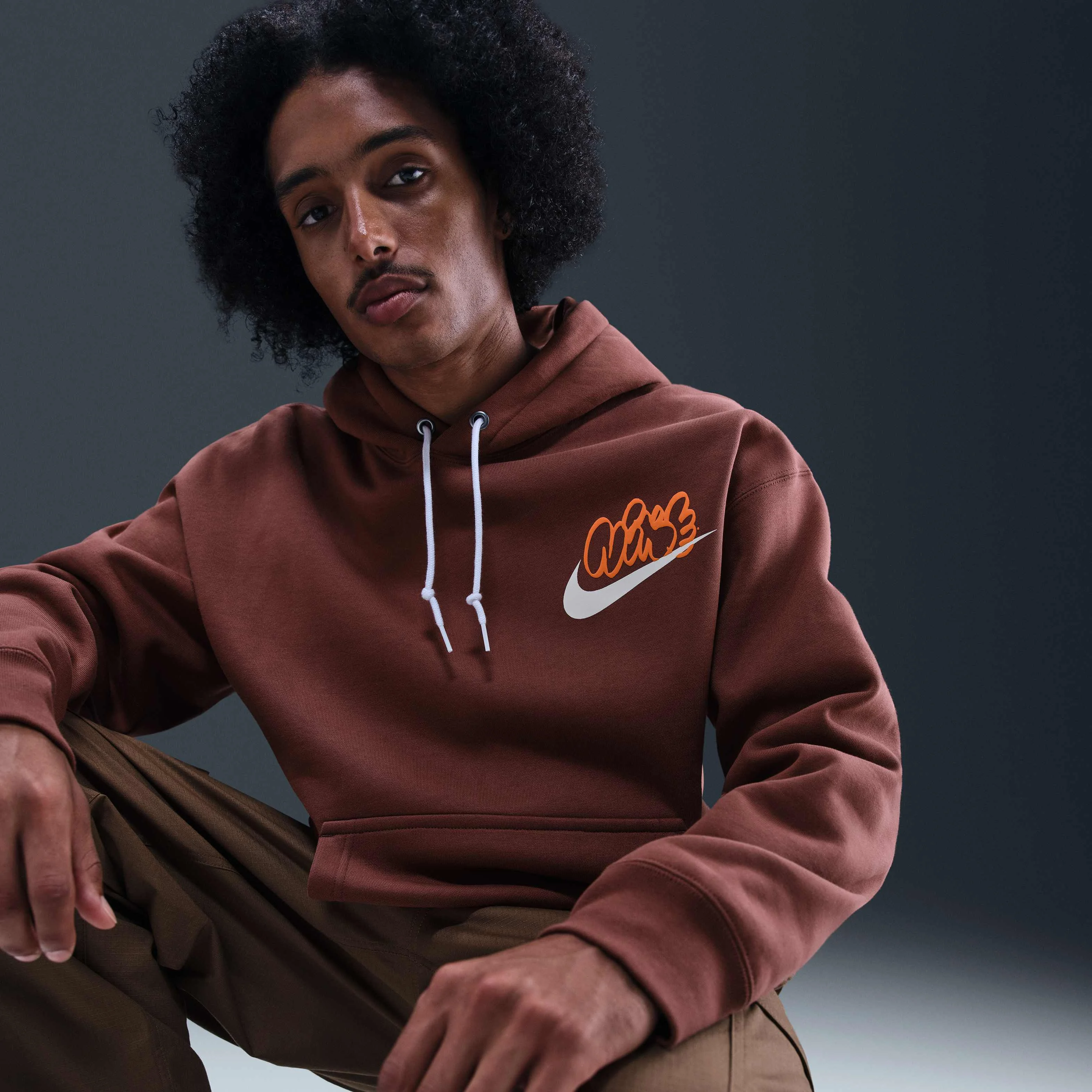 هودی پشمی مردانه نایک Solo Swoosh - رنگ قهوه ای مایل به قرمز آنلاین در امارات