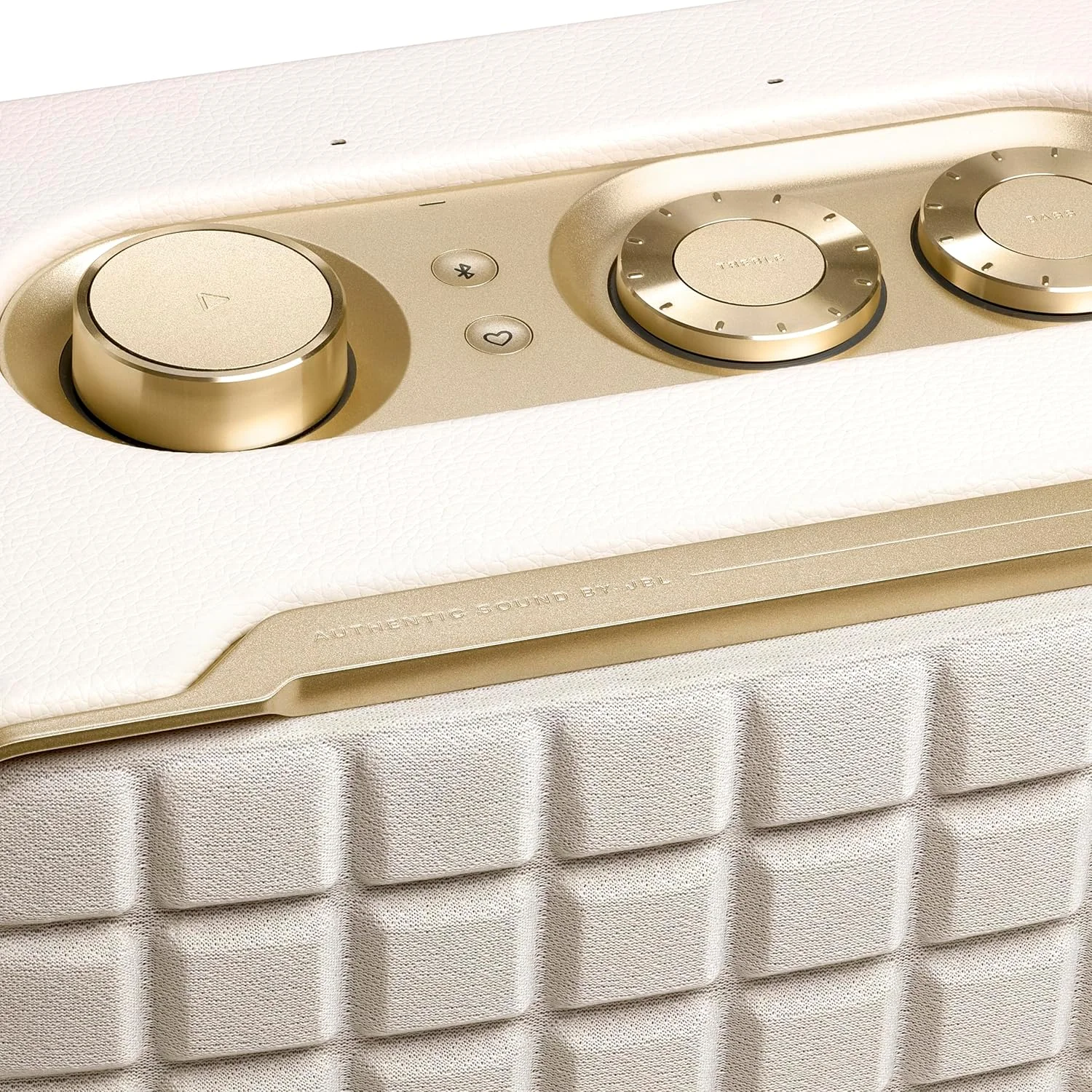 اسپیکر هوشمند خانگی JBL Authentics 200 با طراحی کلاسیک، وای‌فای داخلی، بلوتوث و دستیارهای صوتی، الکسا و گوگل اسیستنت، پخش چند اتاقه، تنظیم خودکار (سفید/طلایی)