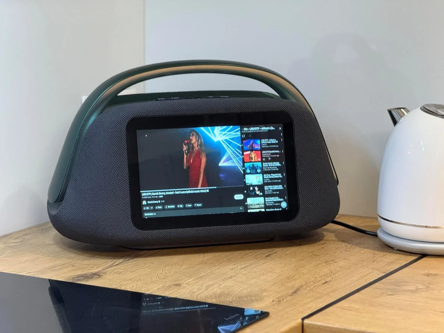 اسپیکر بومباکس هوشمند سولاریس با صفحه لمسی 10.1 اینچی HD، صدای 80 واتی، بلوتوث 5.3، اندروید 13، ورودی HDMI و گیتار، اسپیکر قابل حمل با پشتیبانی از میکروفون، باتری 8000 میلی آمپری برای استفاده در داخل و خارج از خانه