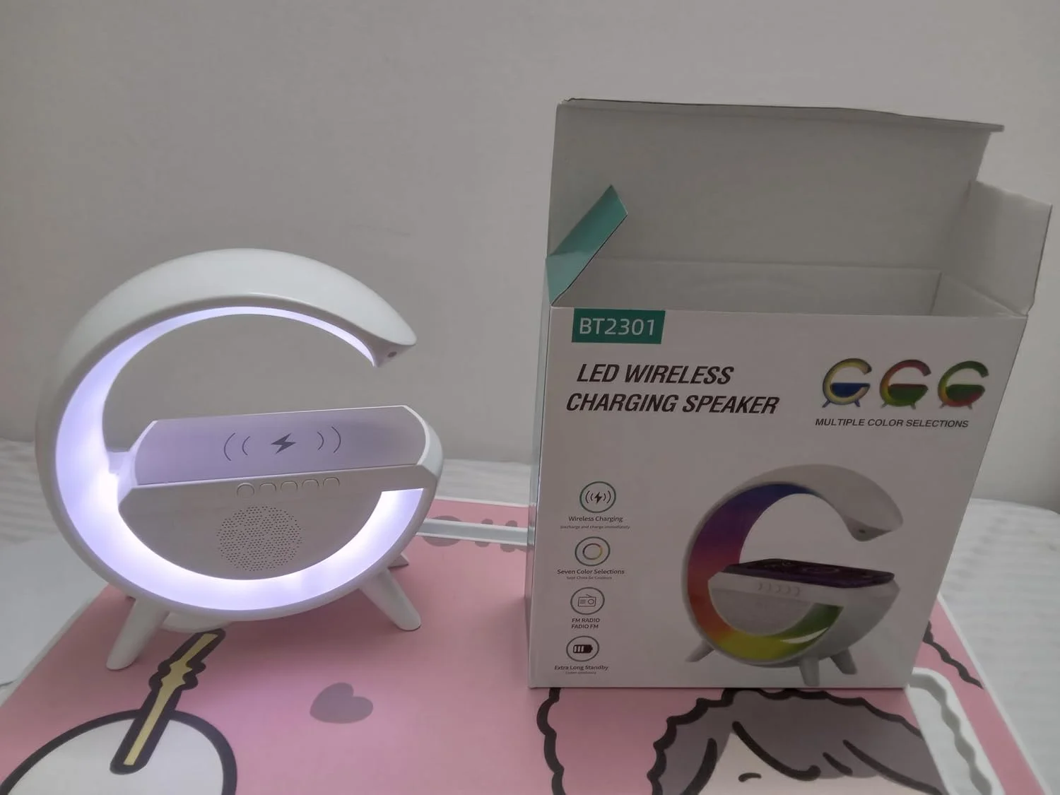 اسپیکر شارژ بی‌سیم LED - اسپیکر بلوتوث 2 در 1 با پد شارژ بی‌سیم Qi، چراغ‌های LED با کنترل لمسی، اسپیکر قابل حمل با صدای فراگیر 360 درجه برای خانه، دفتر و مسافرت