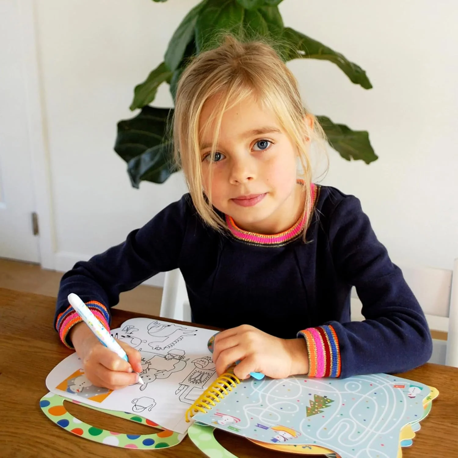 نقاشی جادویی با آب آونیر – 4 فصل | 6 صفحه رنگ آمیزی قابل استفاده مجدد، 2 ورق برچسب قابل جابجایی، و قلم موی آب قابل شارژ، حمل آسان | مناسب کودکان 3 سال به بالا