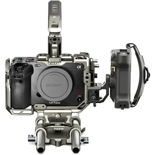 کیت قفس دوربین حرفه ای Tilta نسخه 2 برای Sony FX3 و FX30 (خاکستری تیتانیومی) کیت قفس دوربین حرفه ای Tilta نسخه 2 برای Sony FX3 و FX30 (خاکستری تیتانیومی)