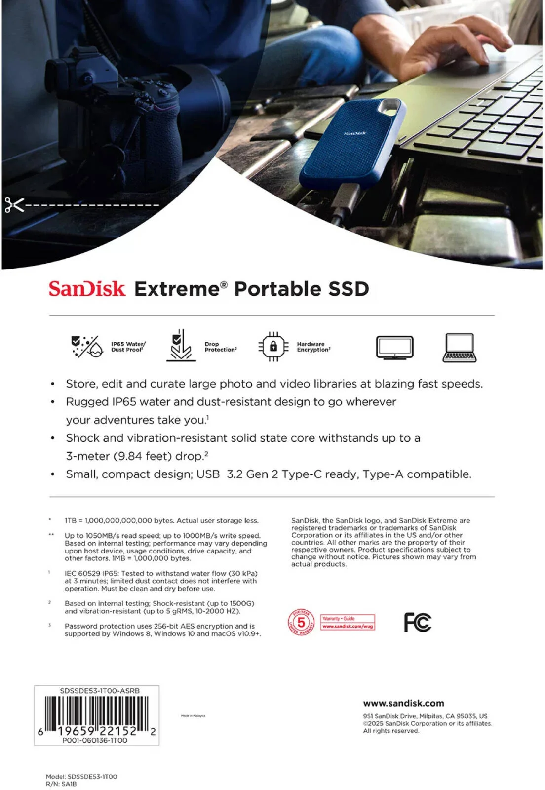 حافظه اس اس دی اکسترنال قابل حمل سن‌دیسک Extreme با ظرفیت 1 ترابایت، USB 3.2 Gen 2 Type-C، سرعت خواندن و نوشتن تا 1050 مگابایت بر ثانیه، رمزگذاری سخت‌افزاری AES 256 بیتی، حلقه کارابین، IP65، ذخیره‌سازی حرفه‌ای، آبی | SDSSDE53-1T00-ASRB