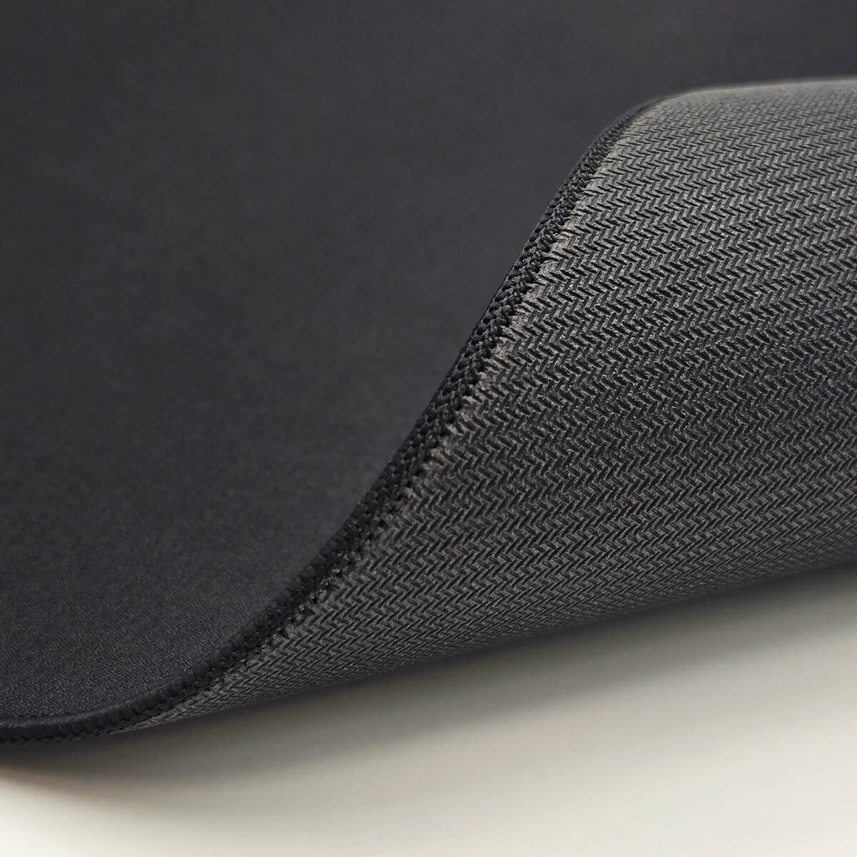 ماوس‌پد گیمینگ GamerTek Velocity، سایز XXL (900x400 میلی‌متر)، سطح بهینه شده برای سرعت، چسبندگی پایدار، ساخت با کیفیت عالی، ضخیم و راحت، مشکی | 616985067718