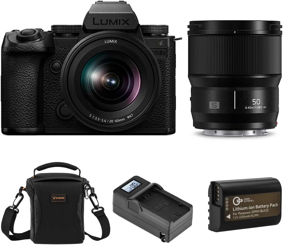 دوربین بدون آینه پاناسونیک LUMIX S5IIX با لنزهای 60-20 میلی‌متری f/3.5-5.6 و 50 میلی‌متری f/1.8، به همراه باتری، شارژر هوشمند و کیف شانه‌ای